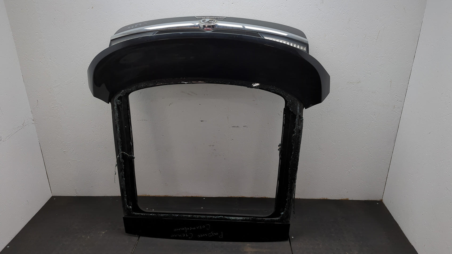 Дверь багажника