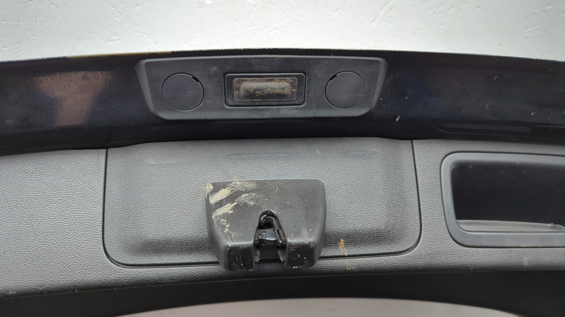 Дверь багажника