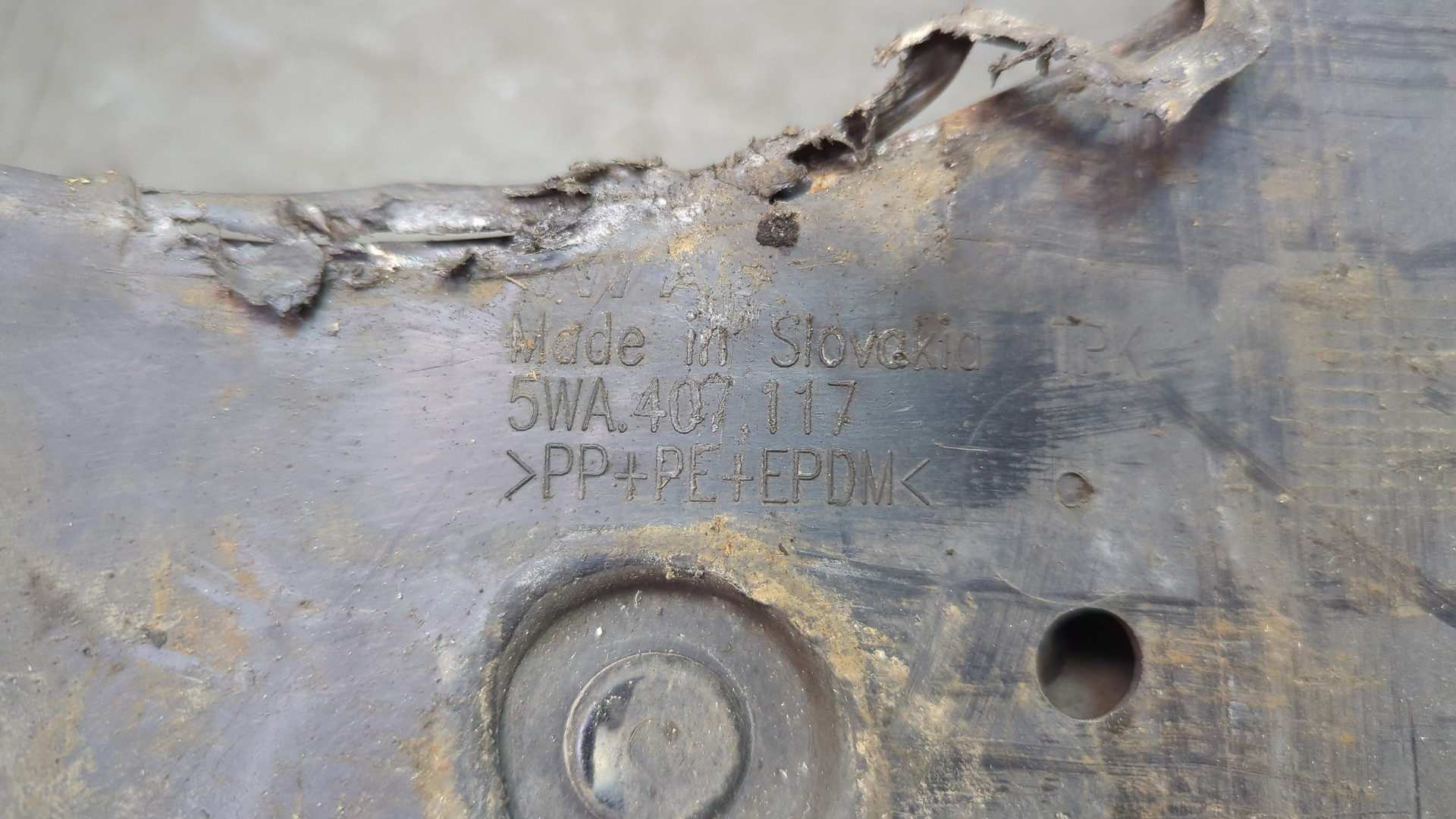 Рычаг передний левый