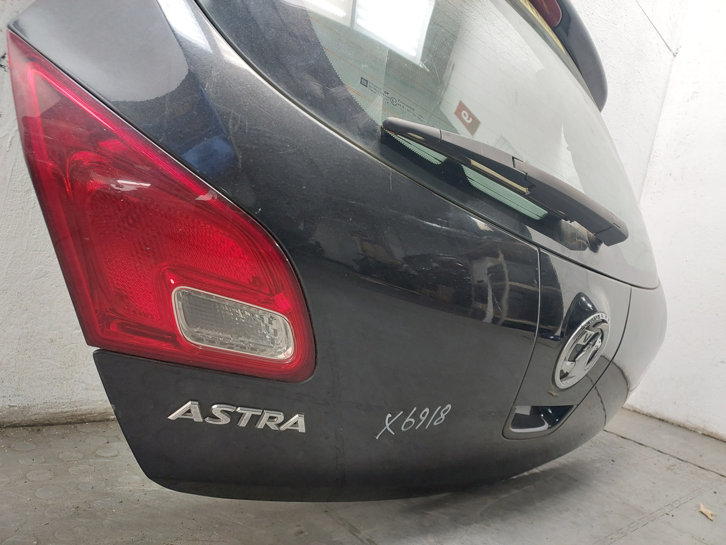 Дверь багажника