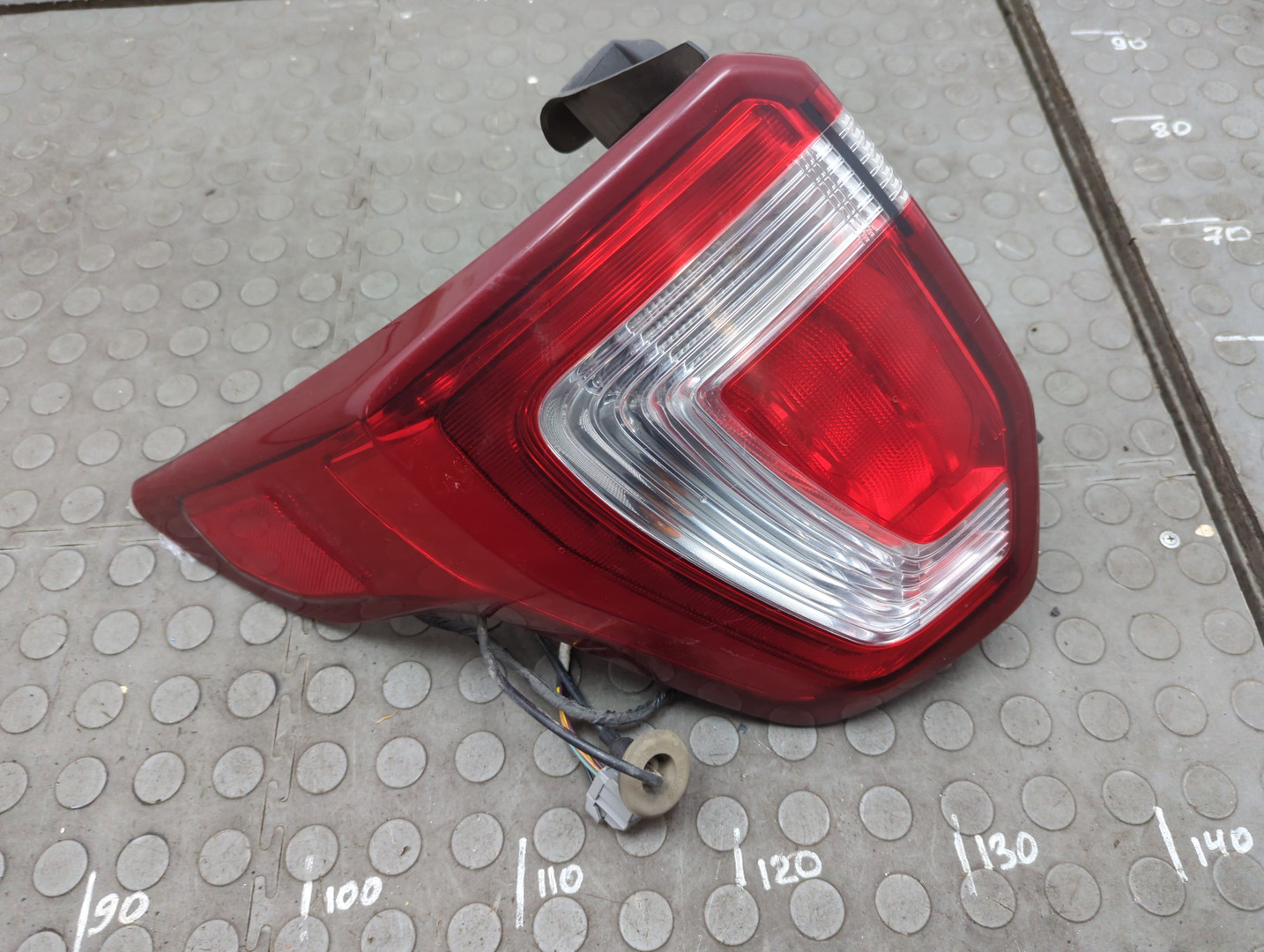 Фонарь задний левый