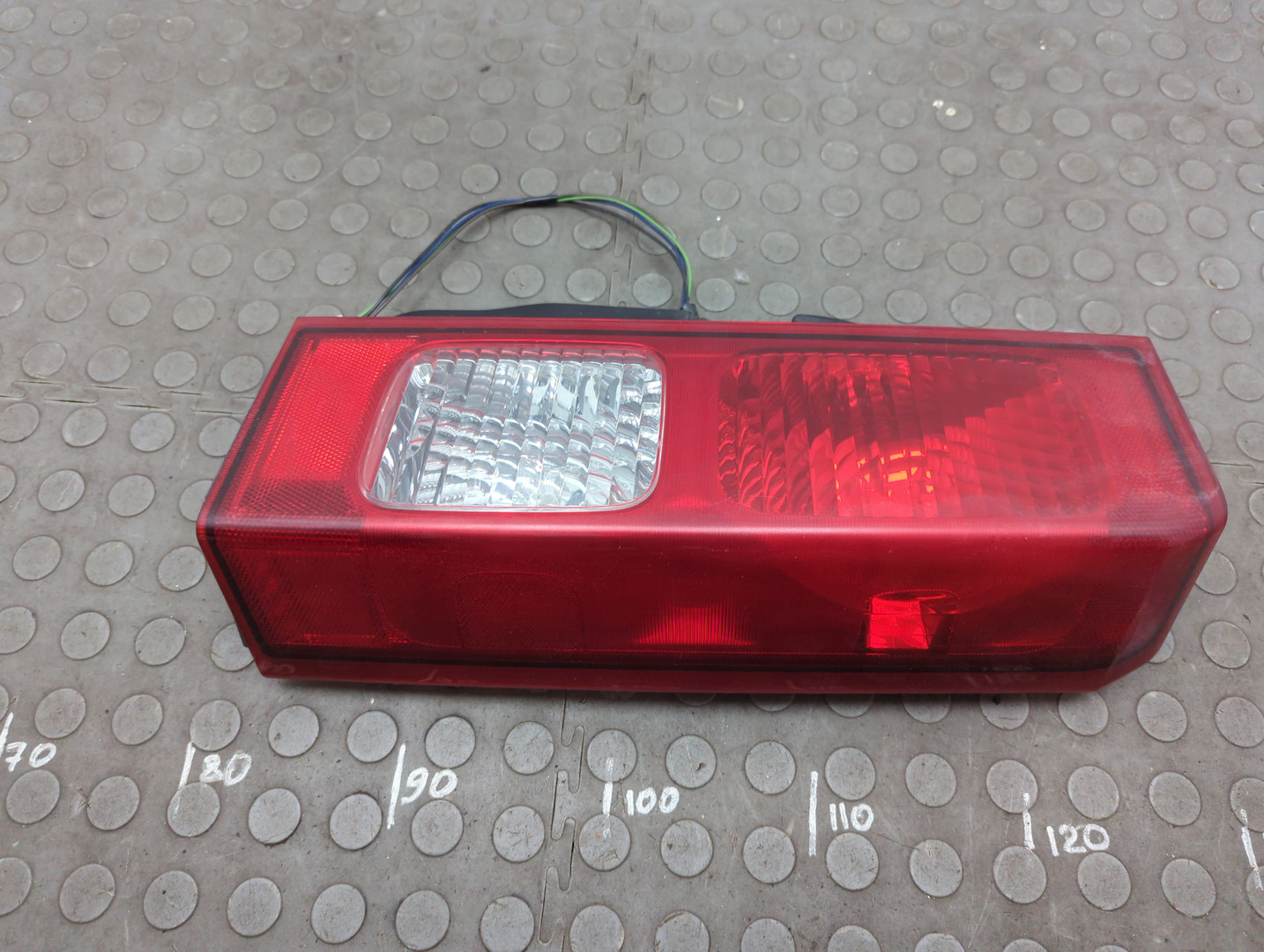 Фонарь задний правый