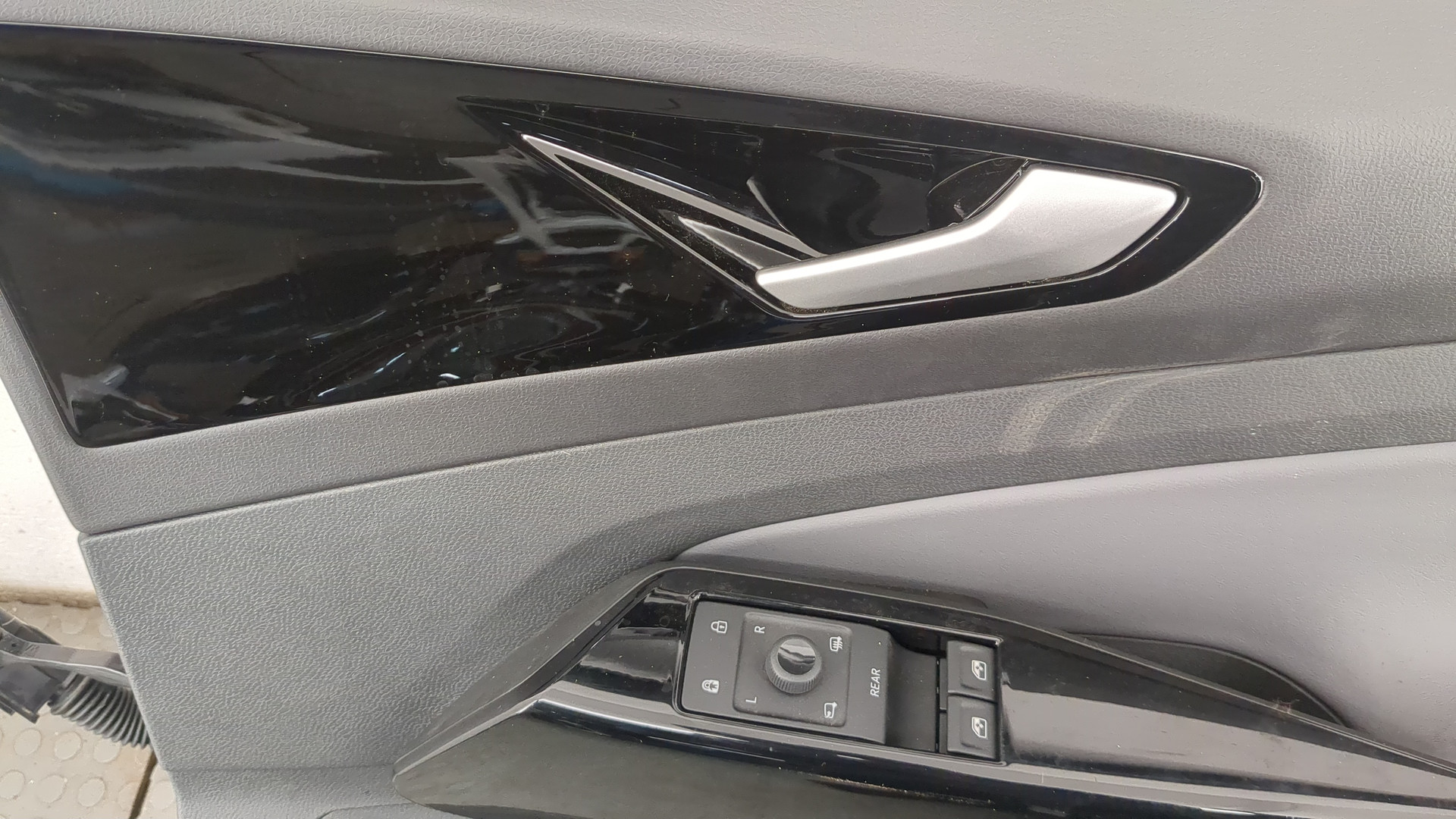 Дверь передняя правая