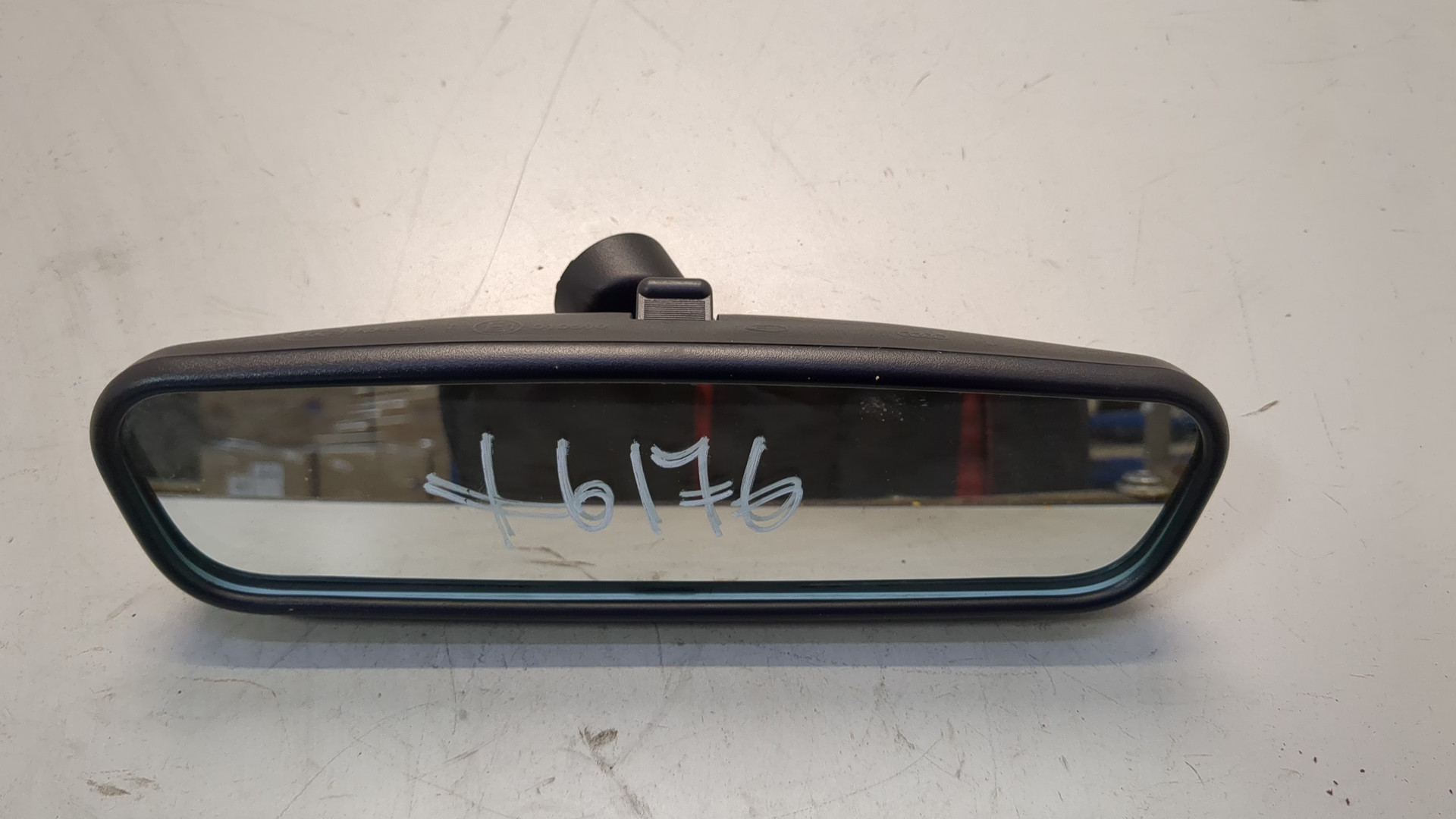 Зеркало заднего вида