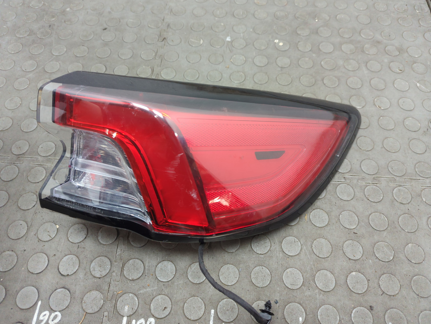 Фонарь задний правый