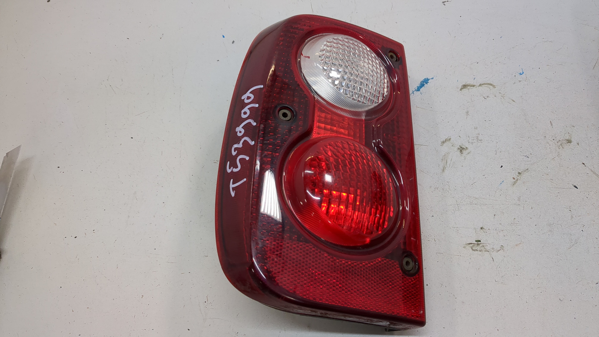 Фонарь задний левый