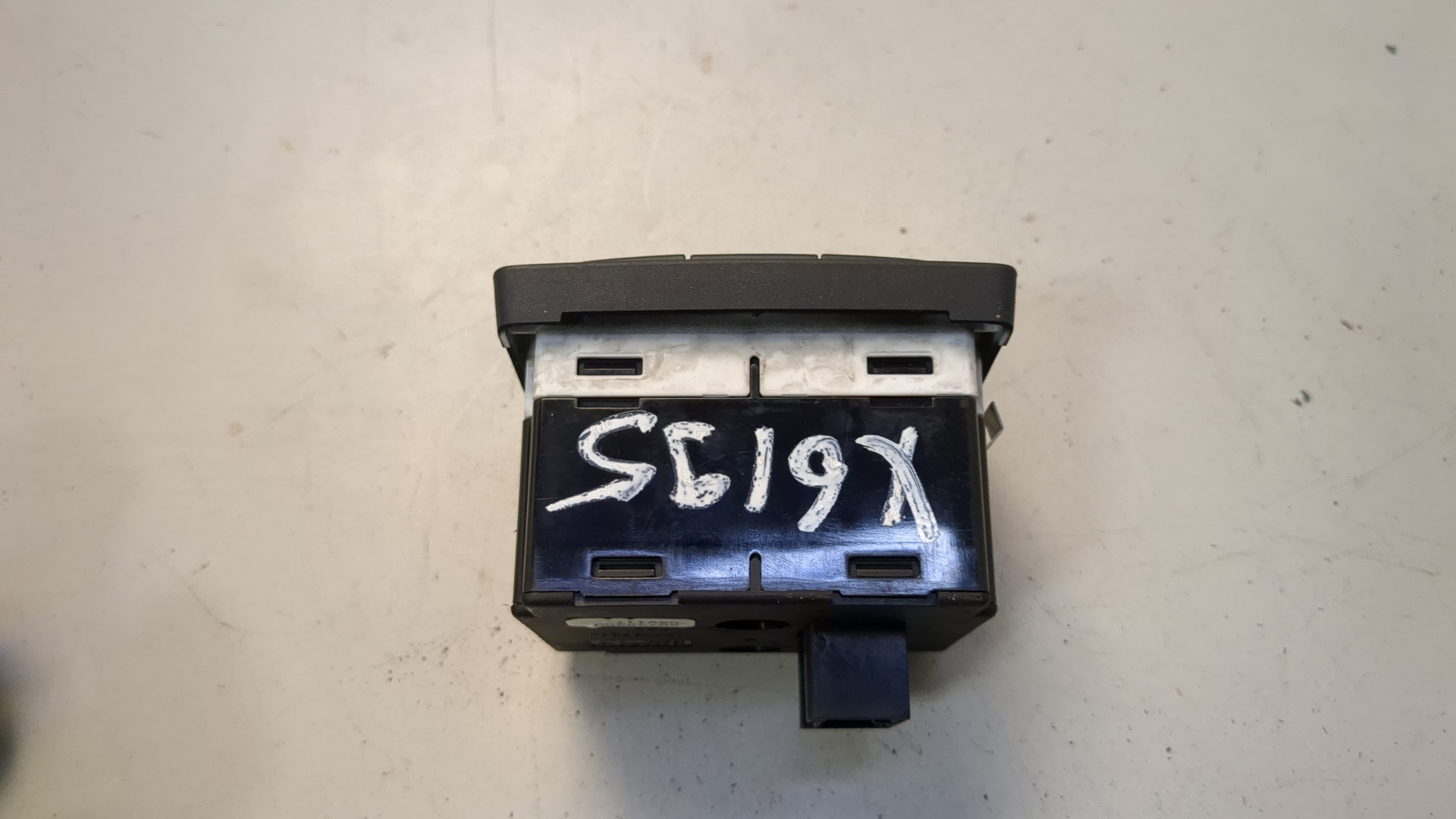 Переключатель света фар