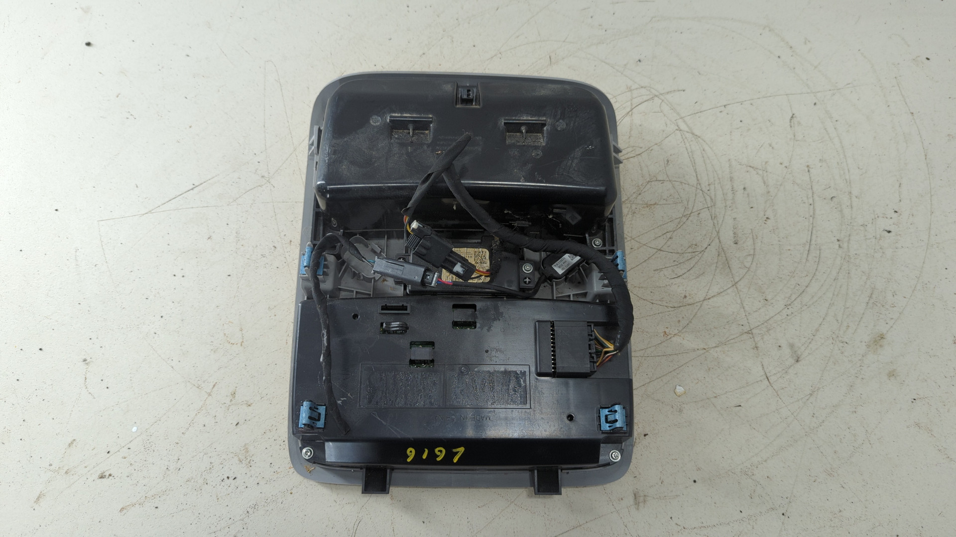 Плафон салонный