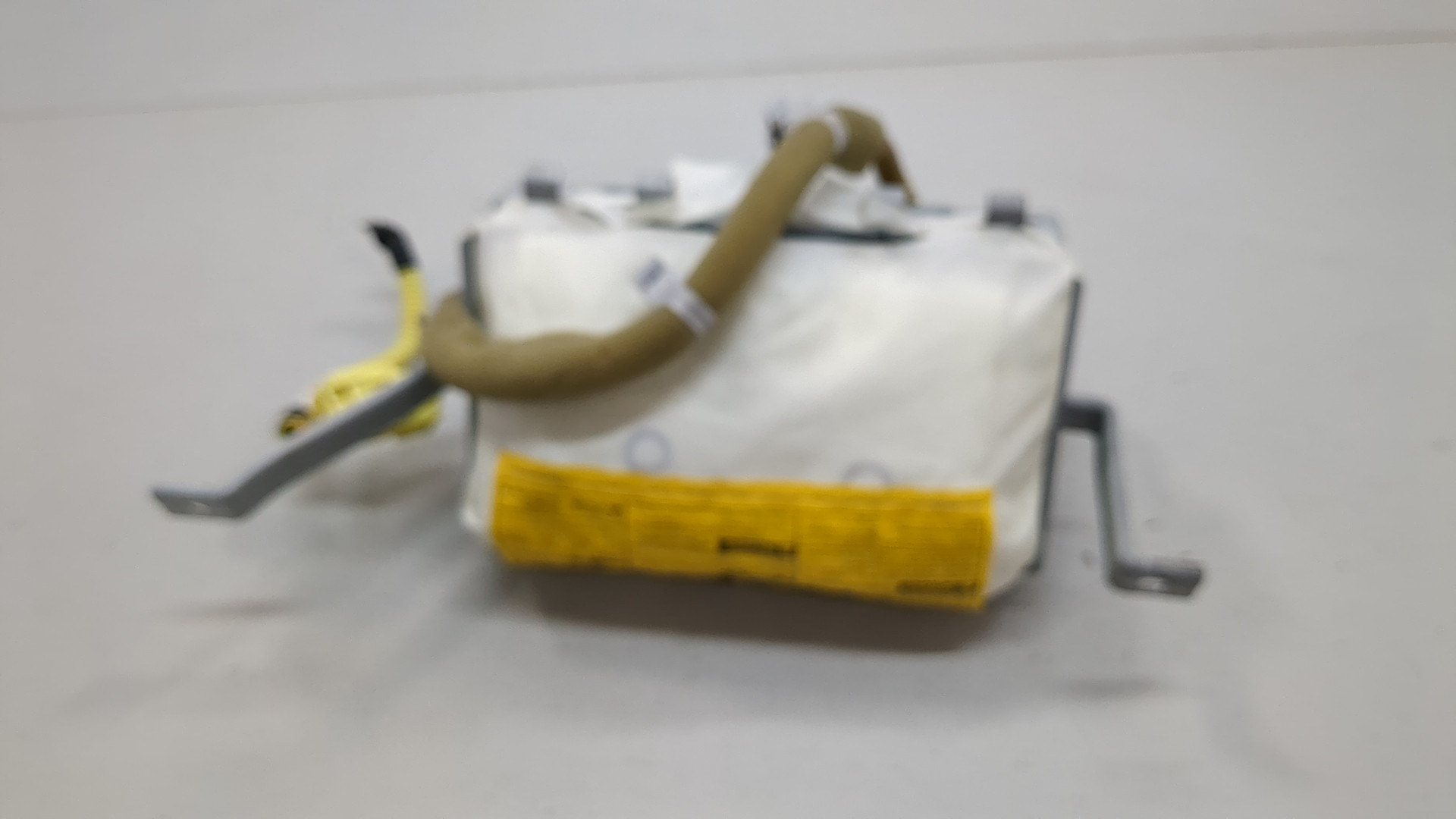 Подушка безопасности пассажирская (в торпедо)