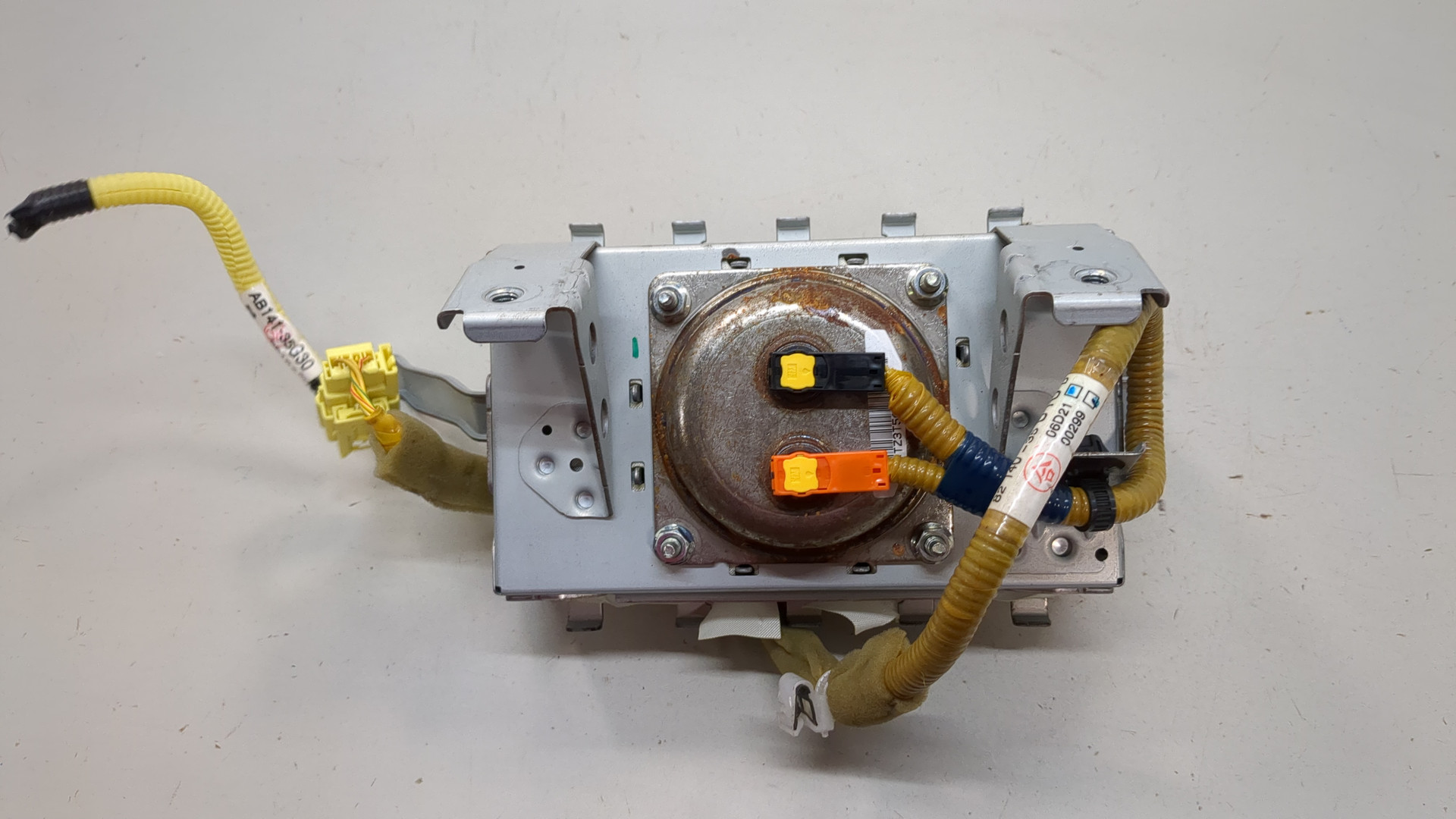 Подушка безопасности пассажирская (в торпедо)