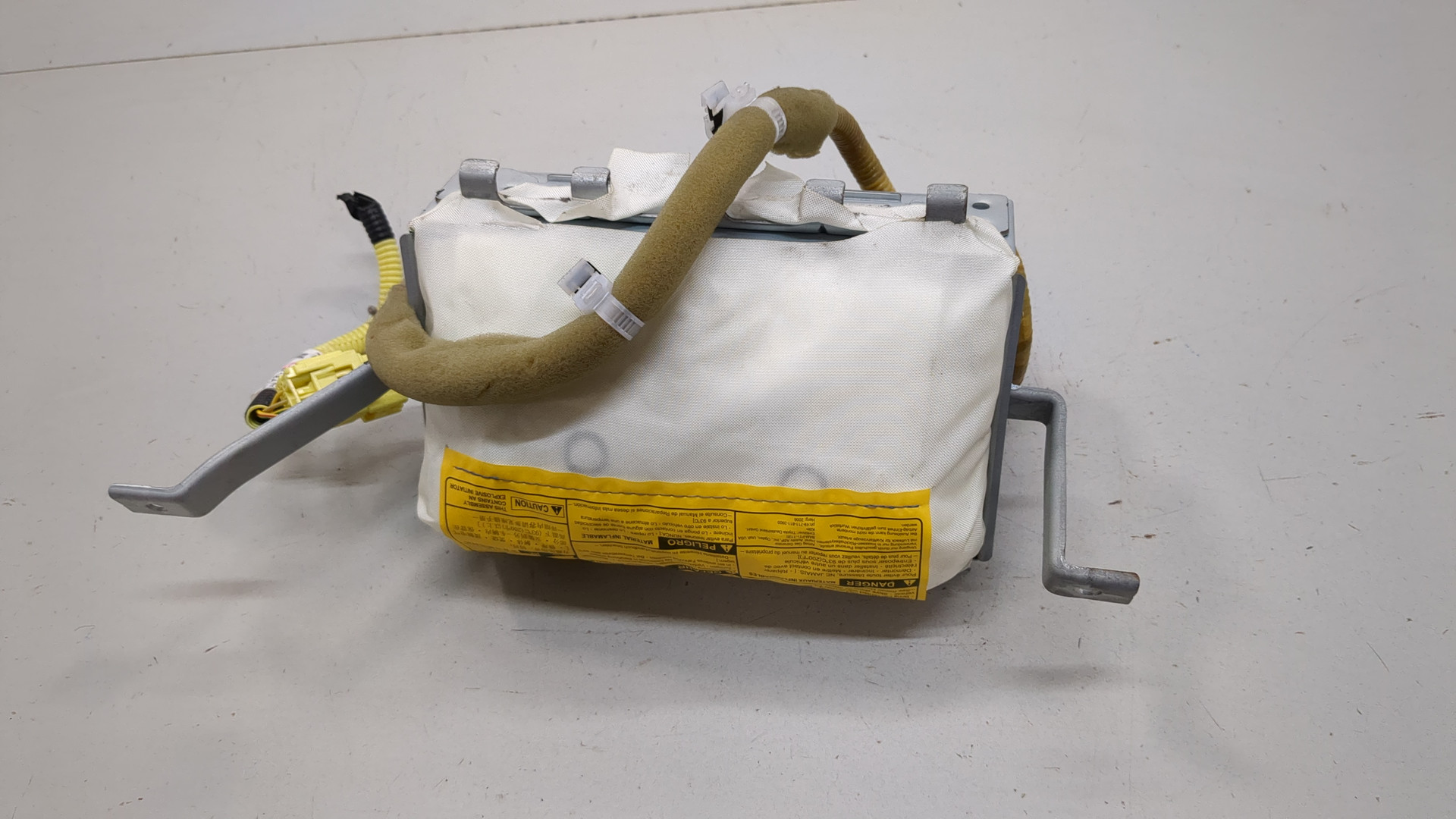 Подушка безопасности пассажирская (в торпедо)