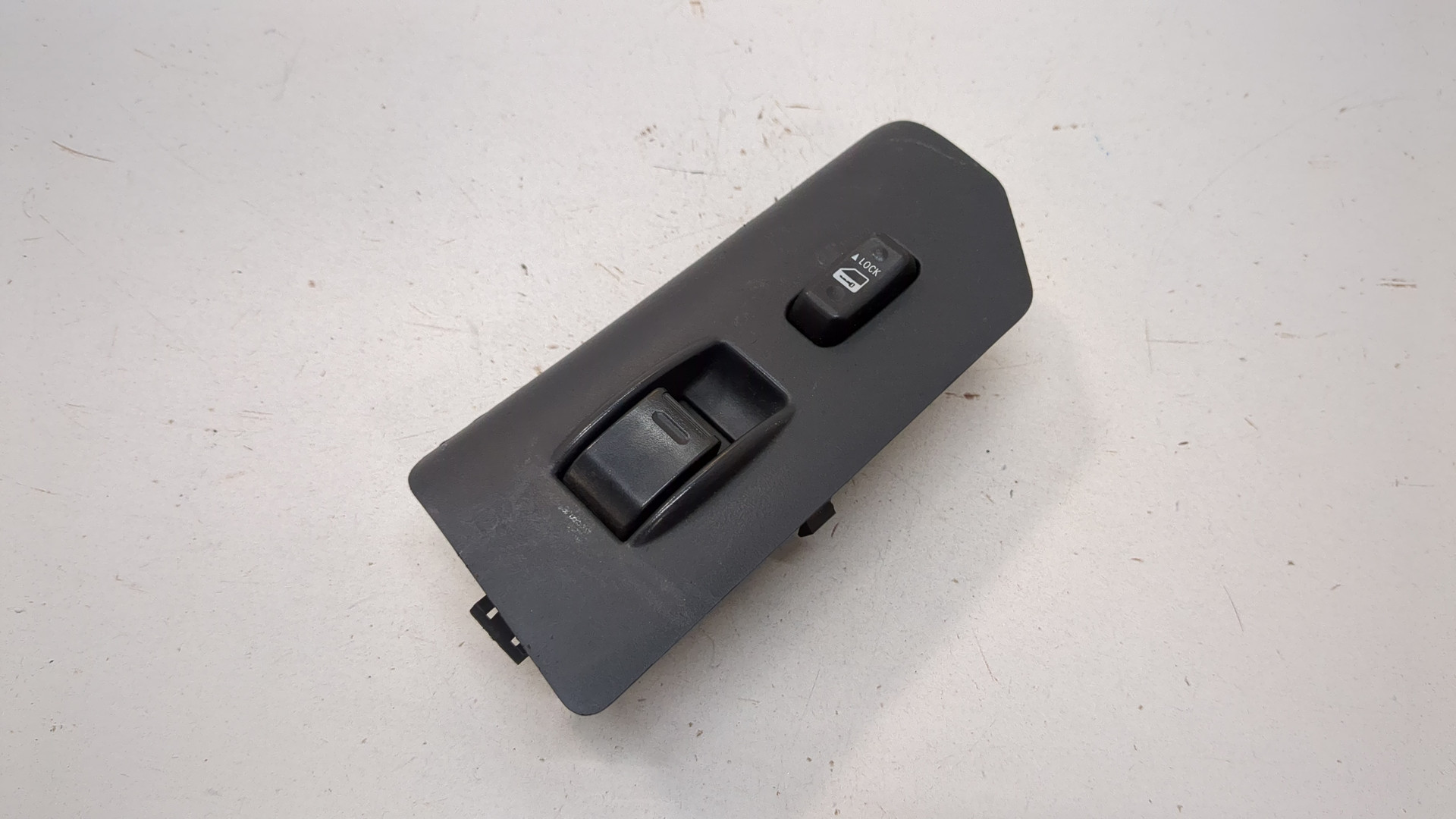 Кнопка стеклоподъемника