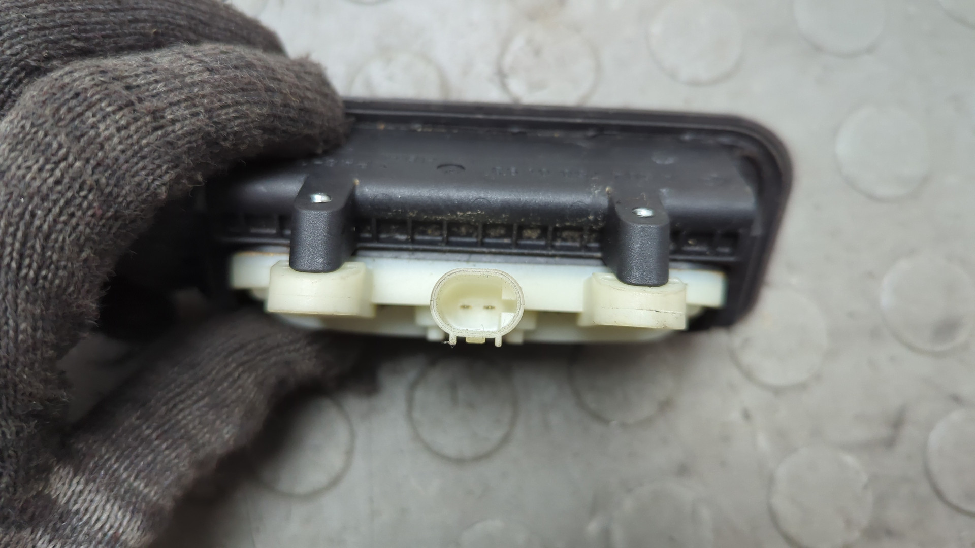 Кнопка открывания багажника