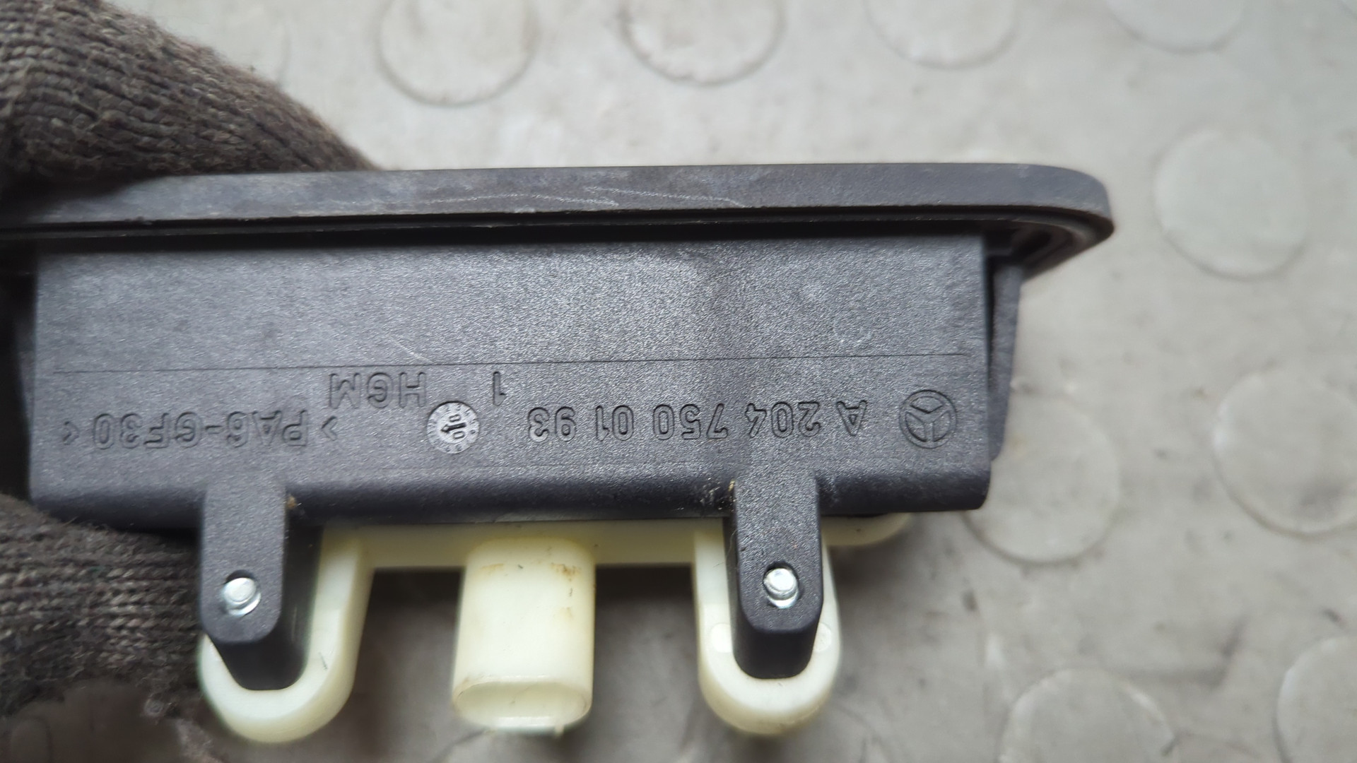 Кнопка открывания багажника