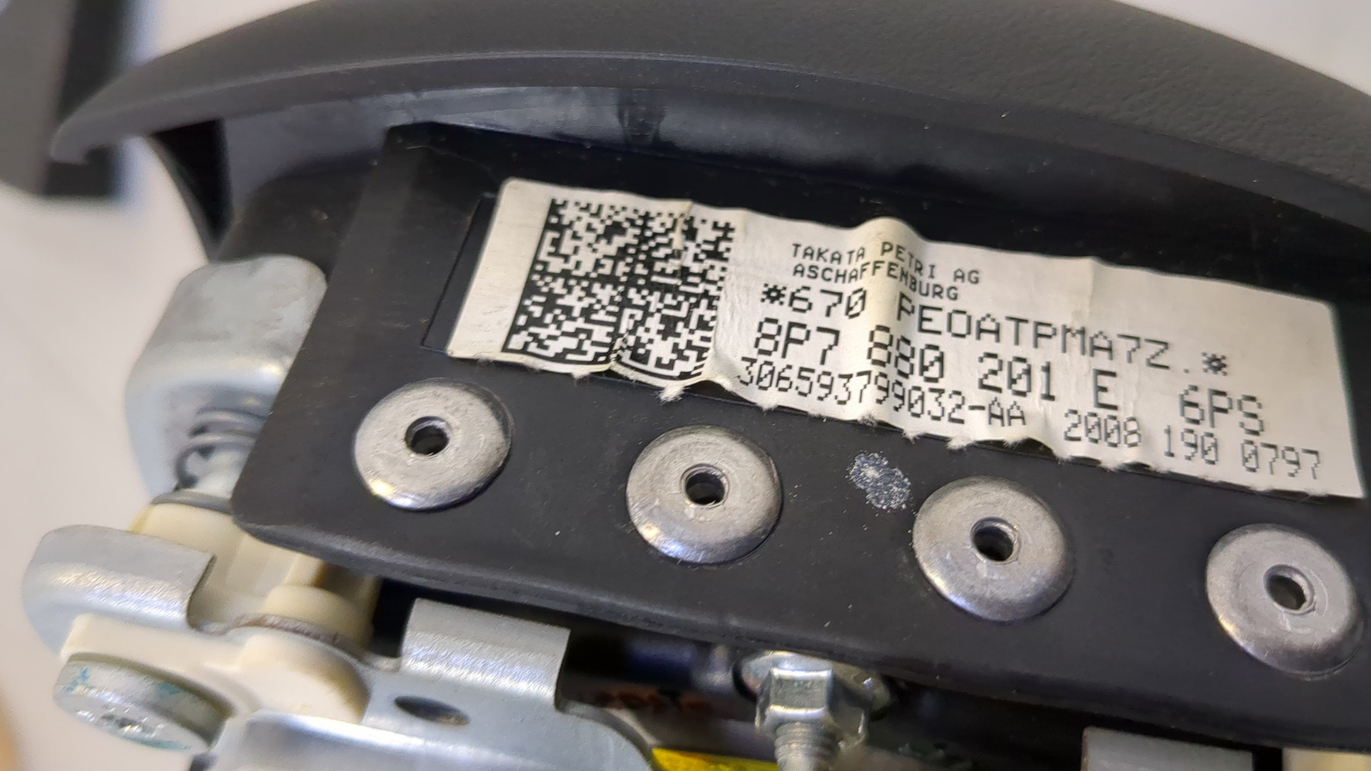 Подушка безопасности в рулевое колесо