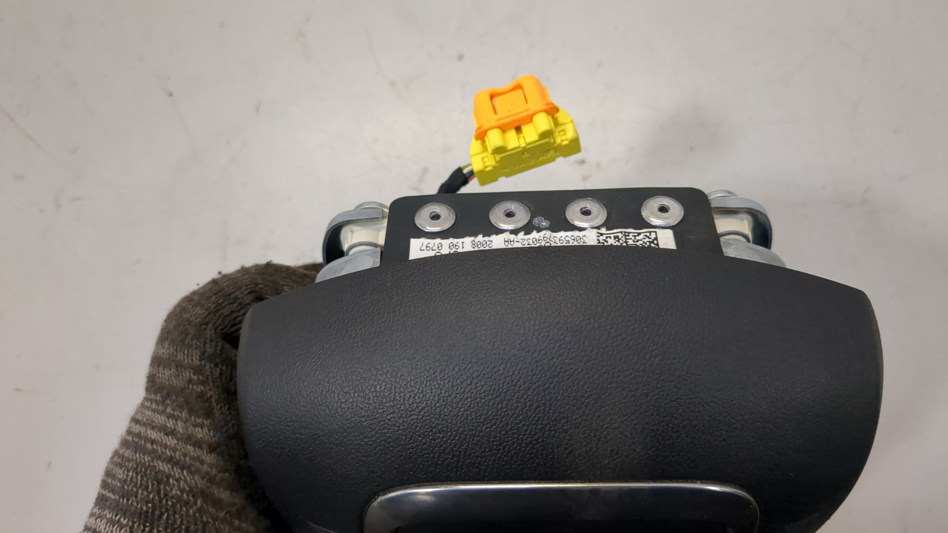 Подушка безопасности в рулевое колесо