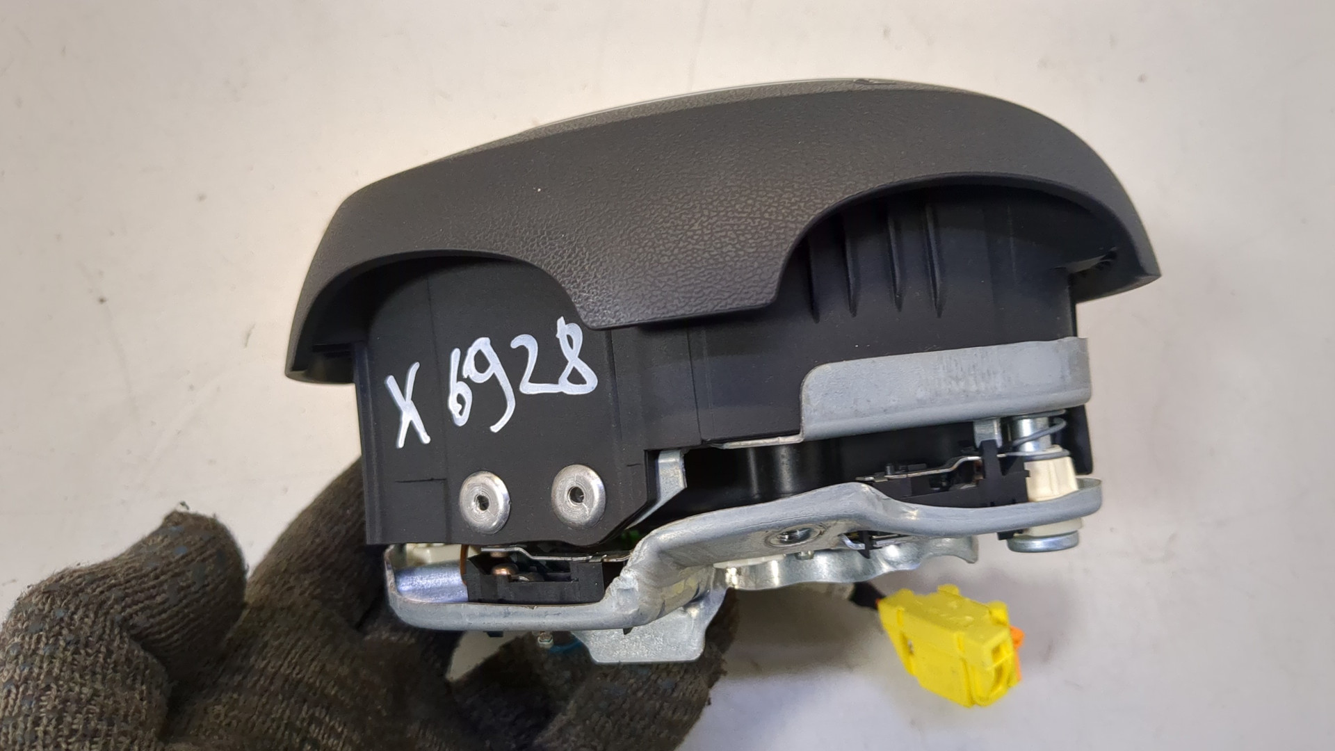 Подушка безопасности в рулевое колесо