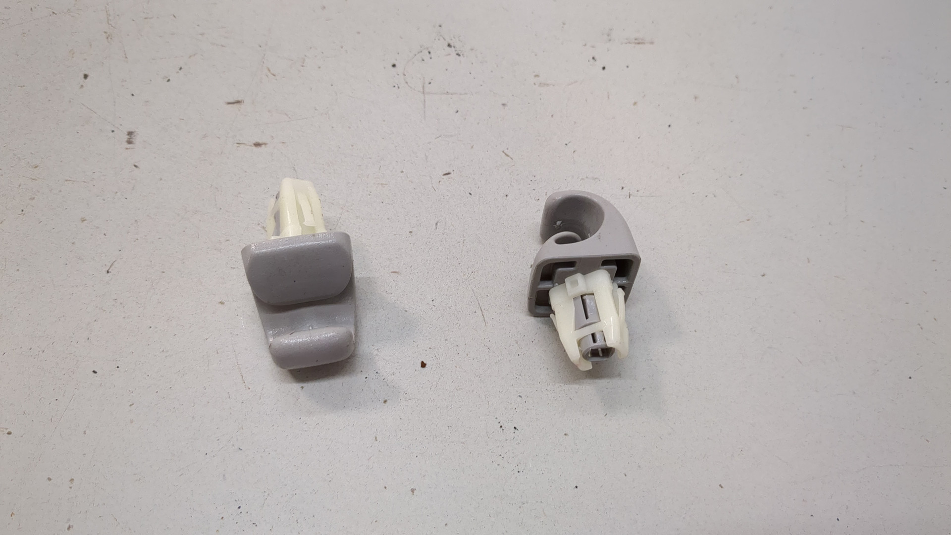 Кронштейн солнцезащитного козырька