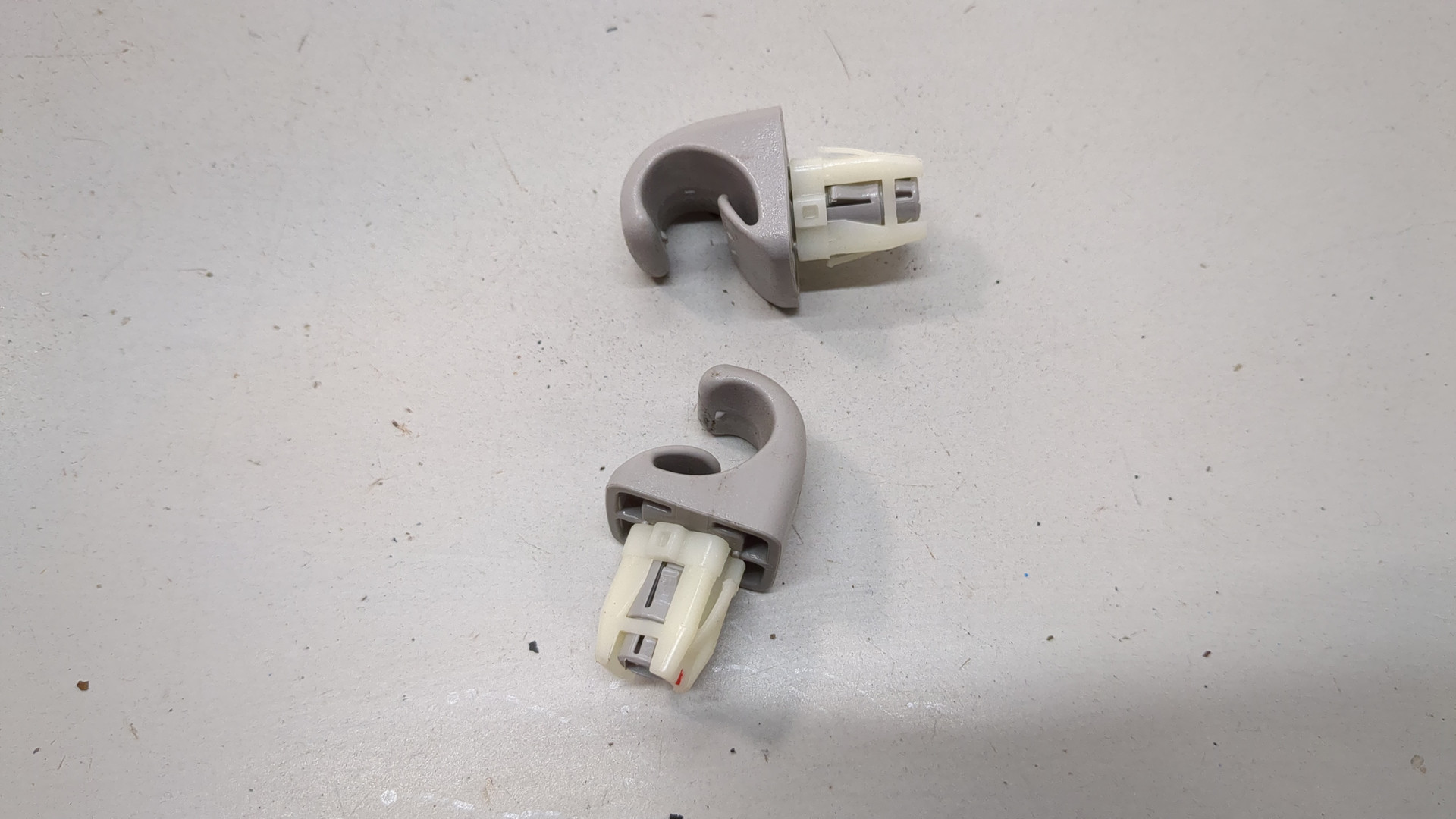 Кронштейн солнцезащитного козырька