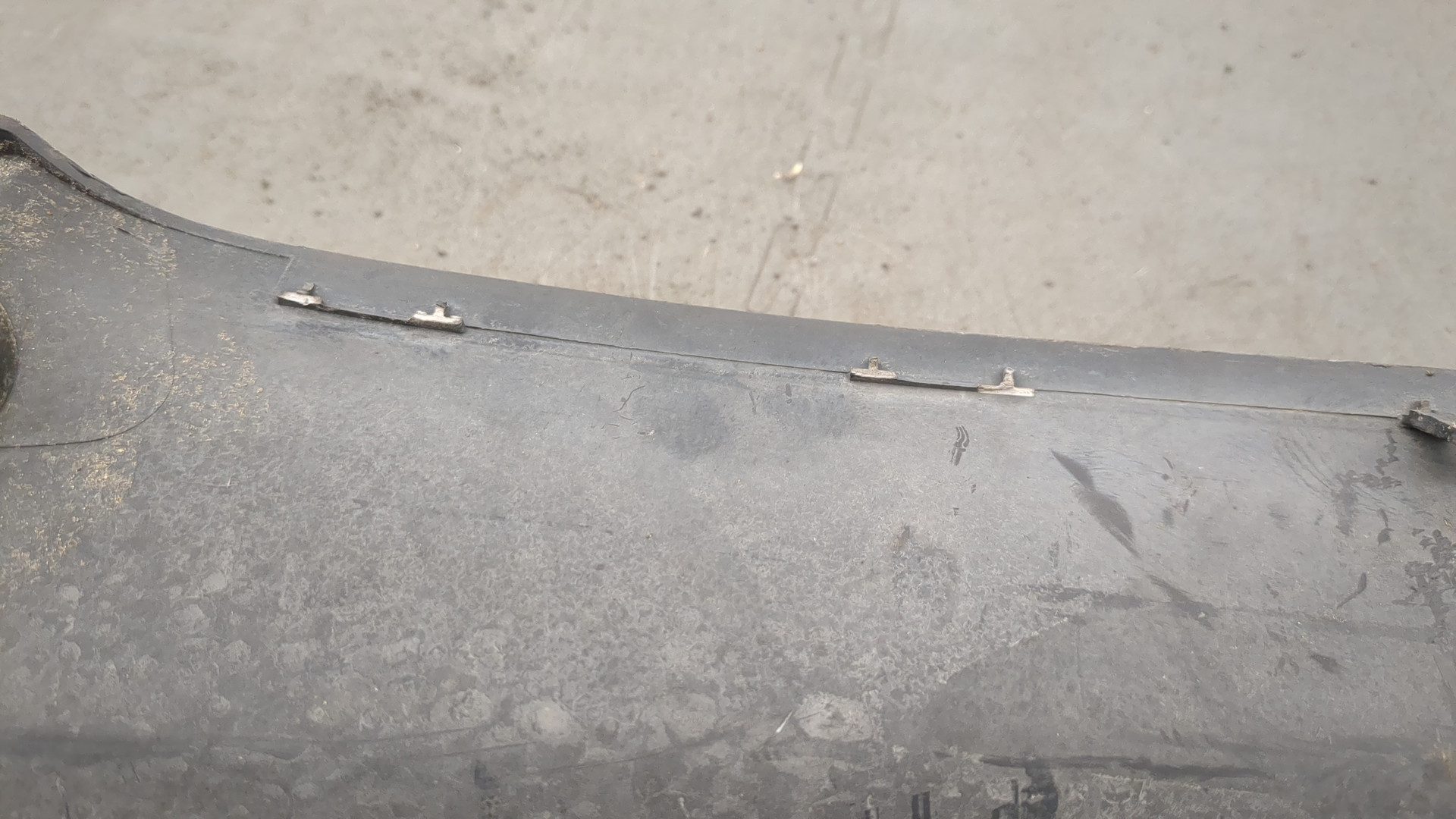 Кожух замка капота