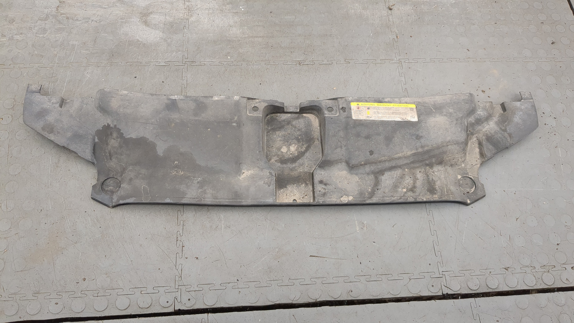 Кожух замка капота