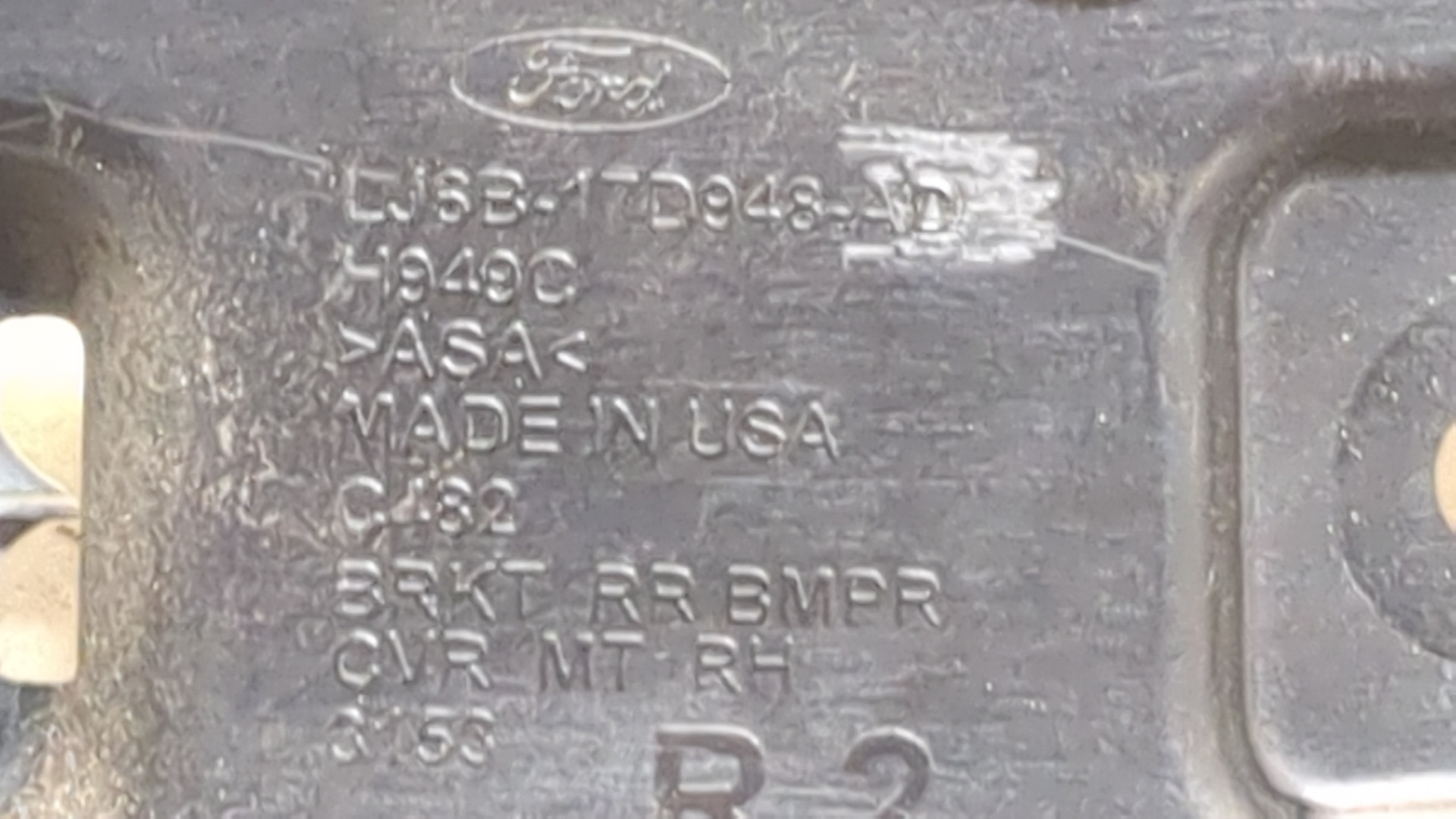 Кронштейн заднего бампера правый