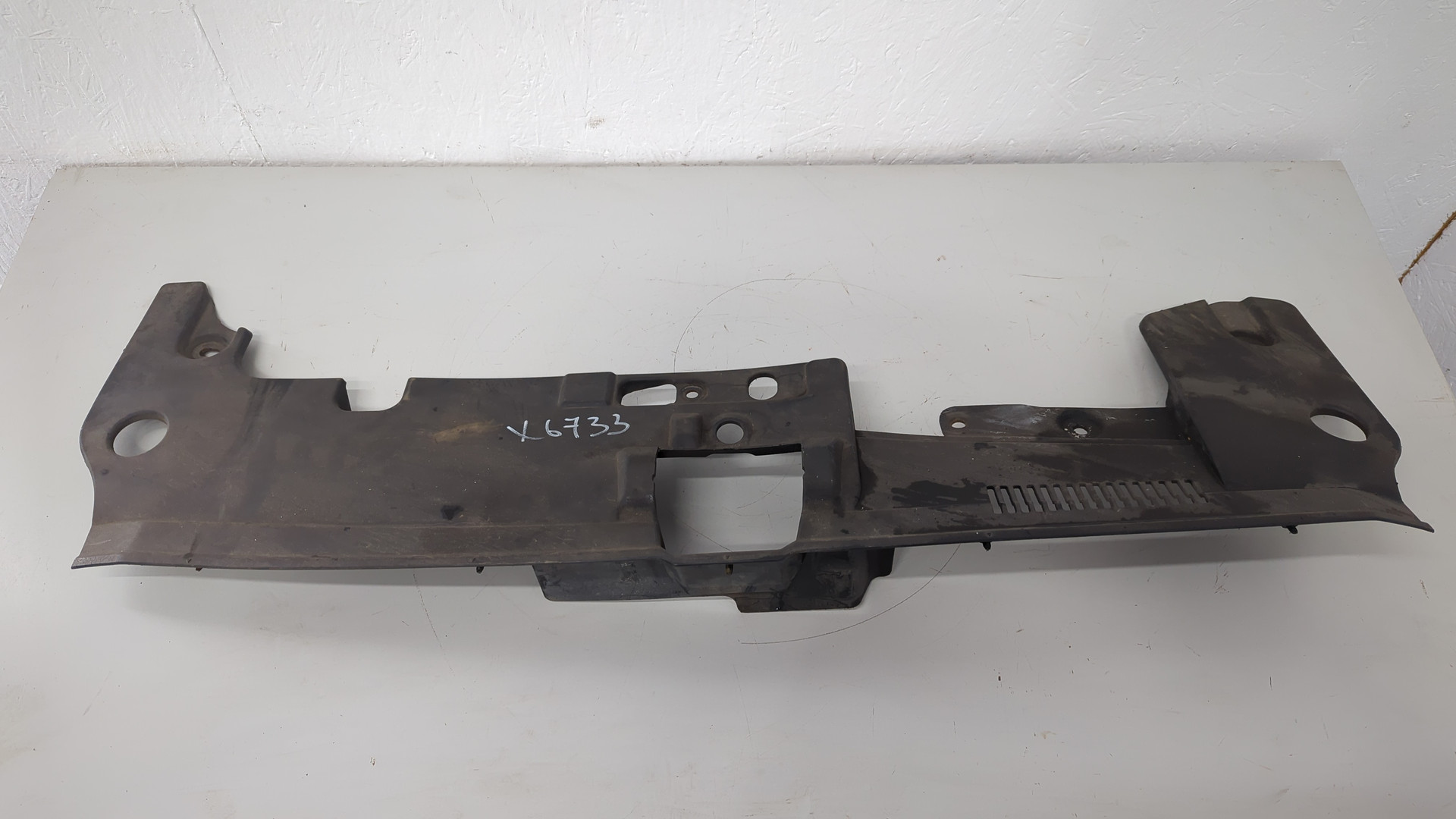 Кожух замка капота