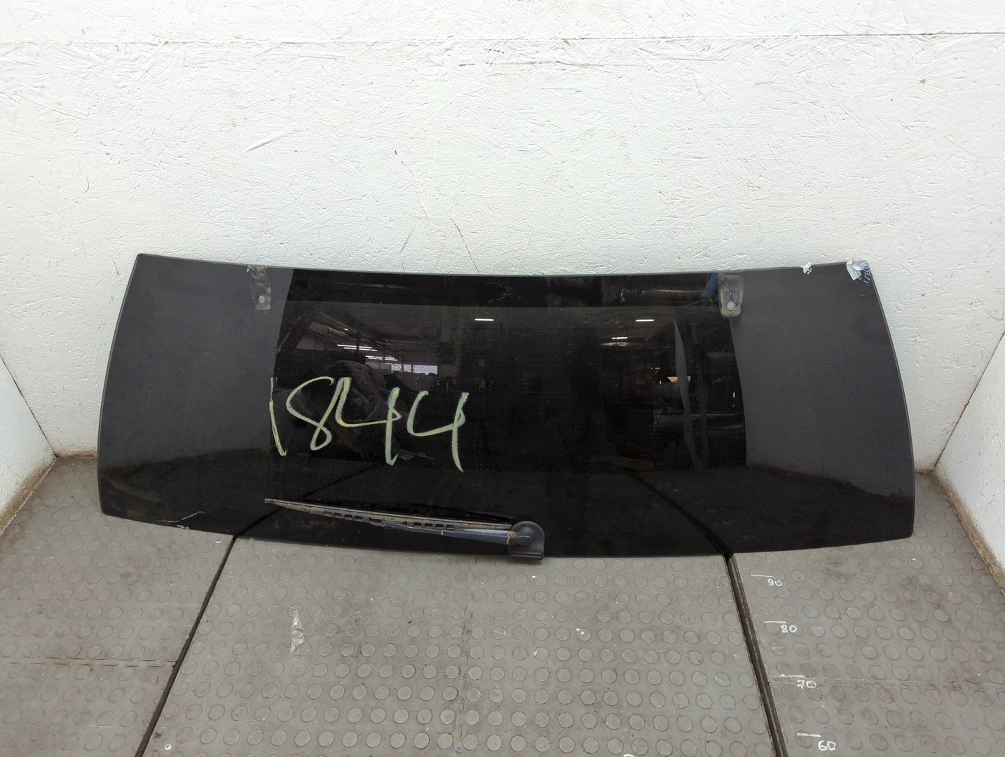 Стекло заднее