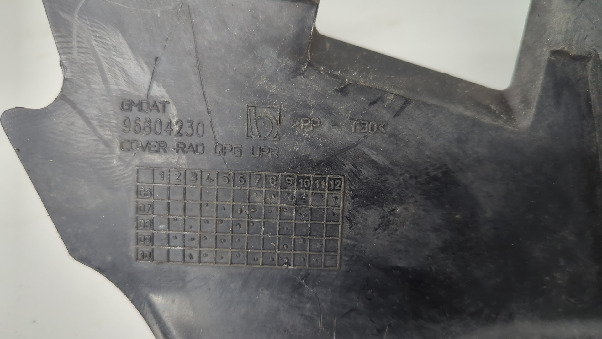 Кожух замка капота