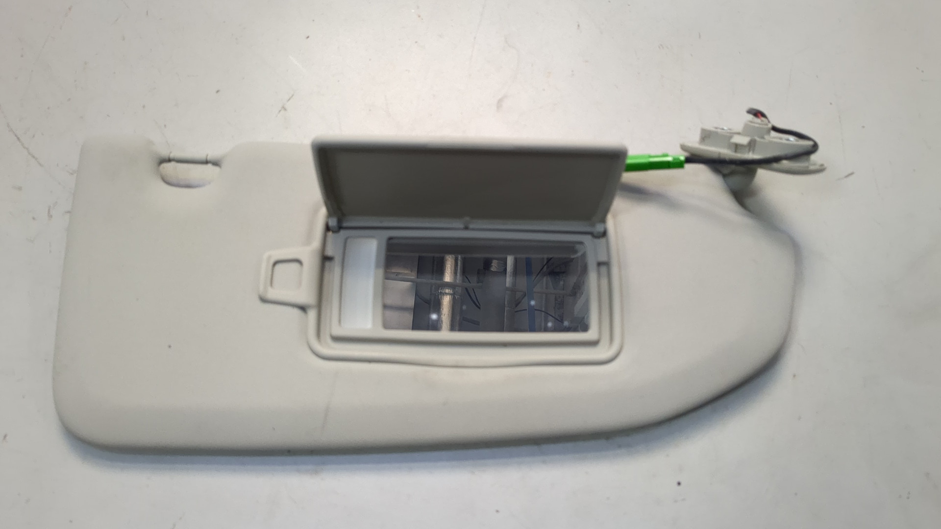 Козырек солнцезащитный