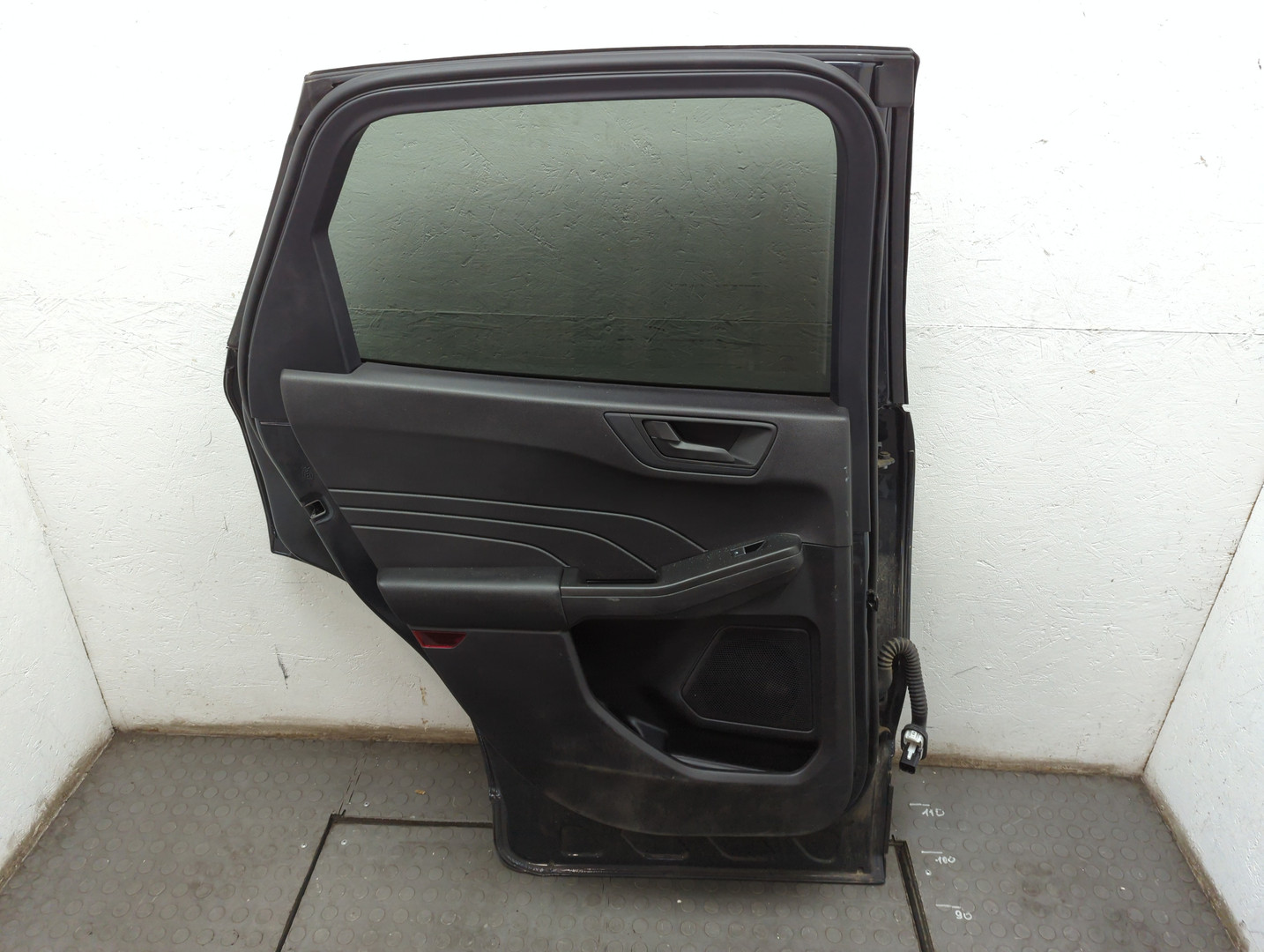 Дверь задняя левая