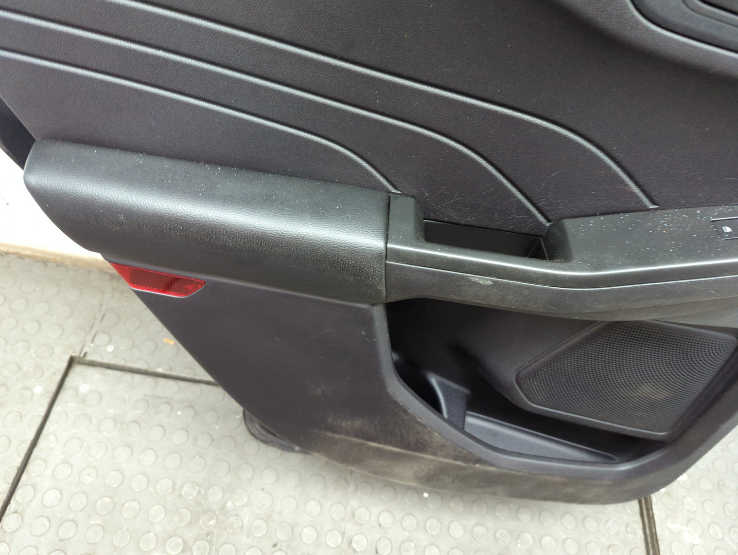 Дверь задняя левая