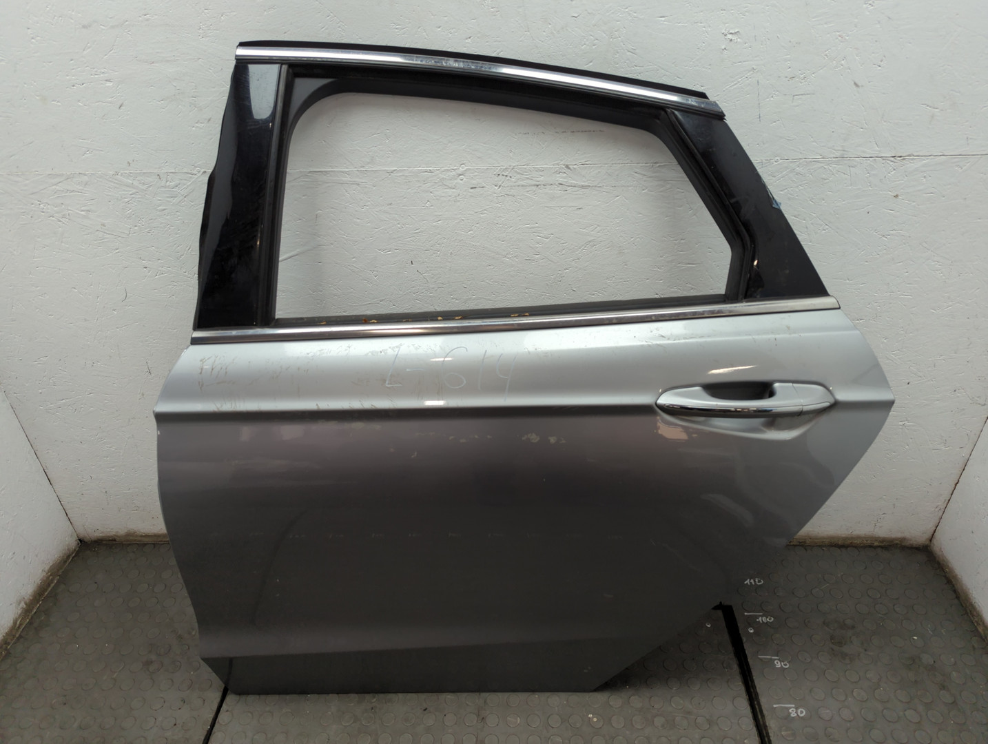Дверь задняя левая