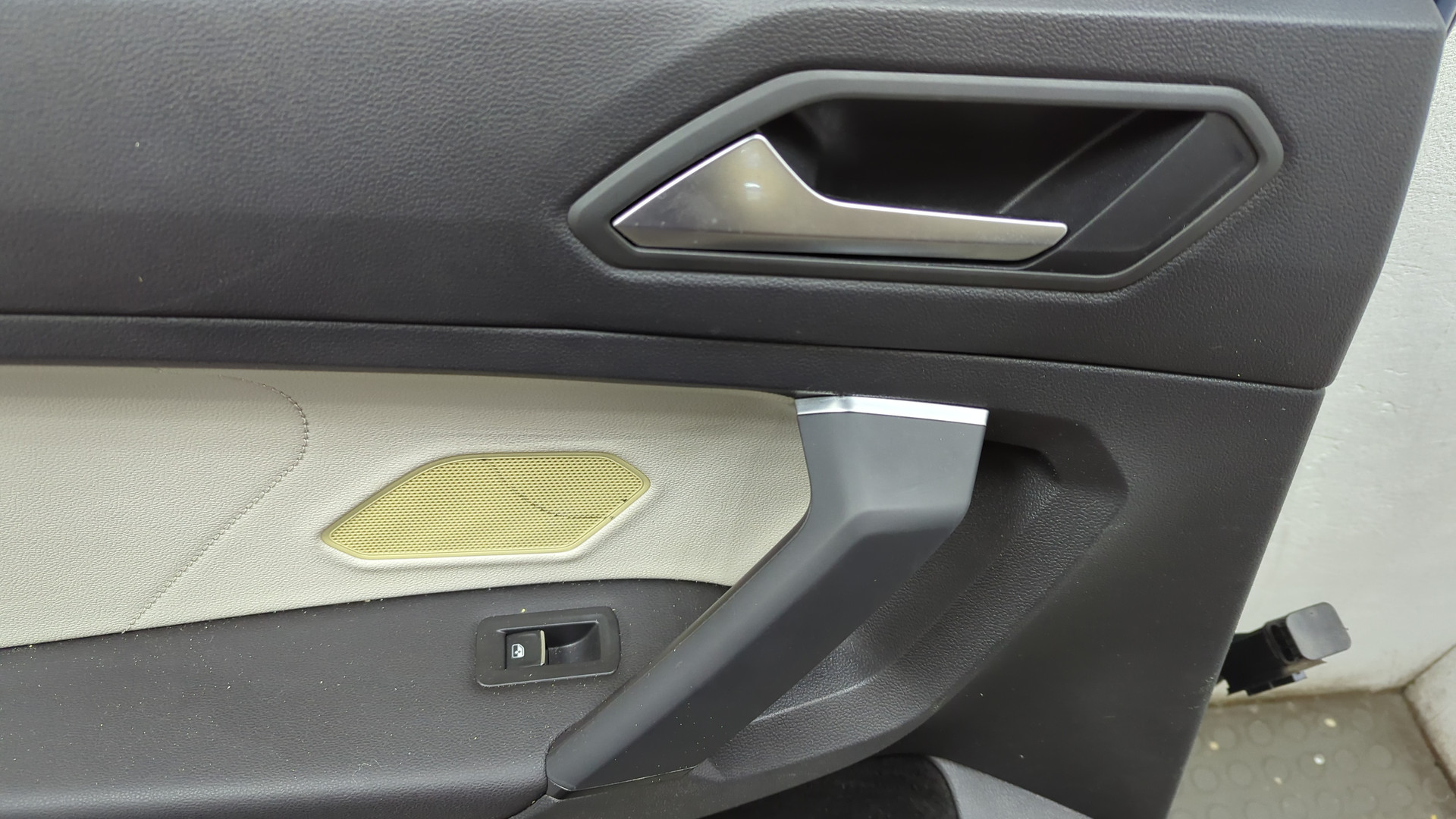 Дверь задняя левая