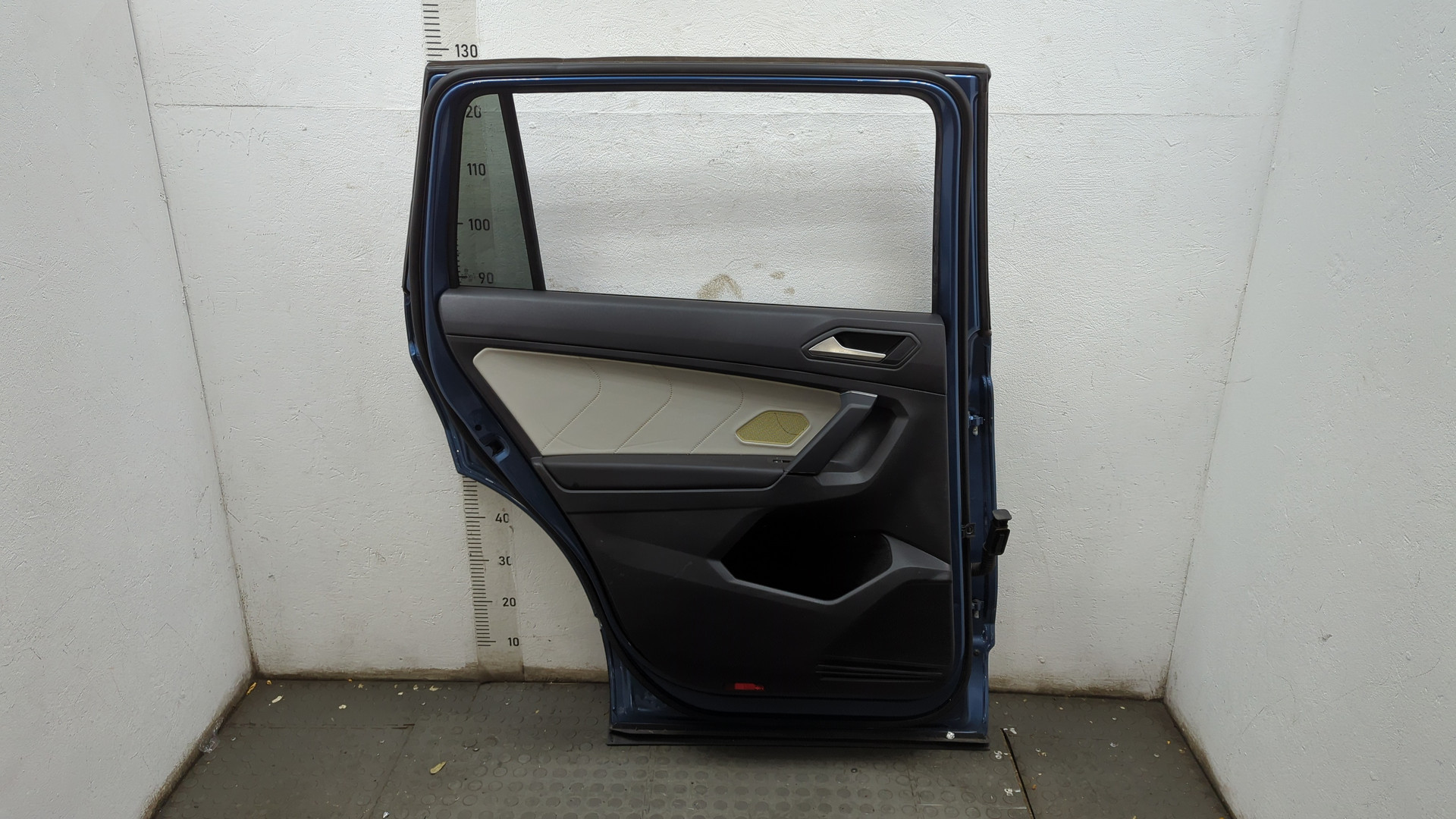 Дверь задняя левая