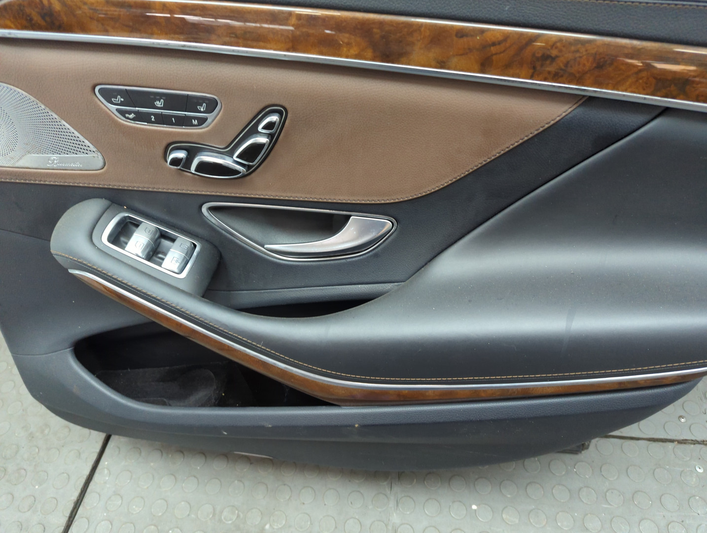 Дверь задняя правая