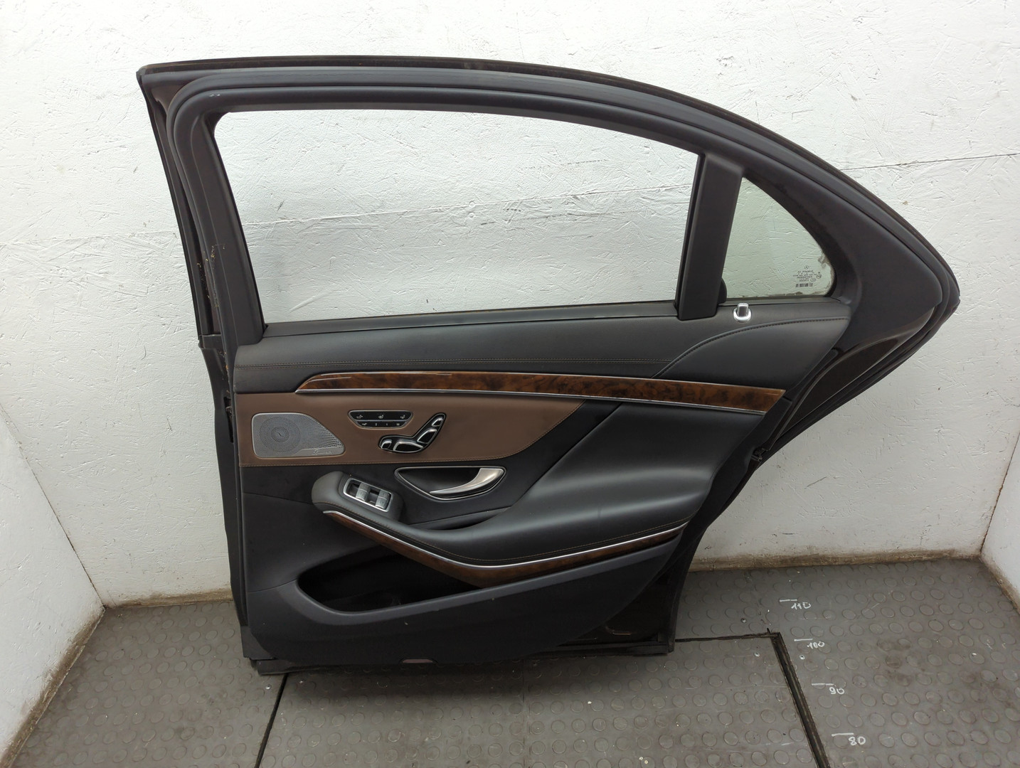 Дверь задняя правая