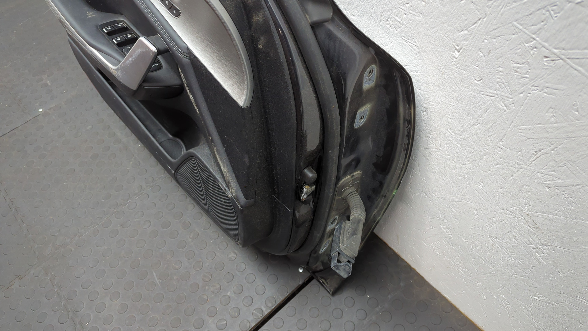 Дверь передняя левая