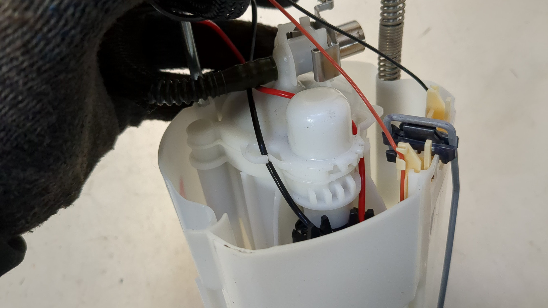 Насос топливный электрический