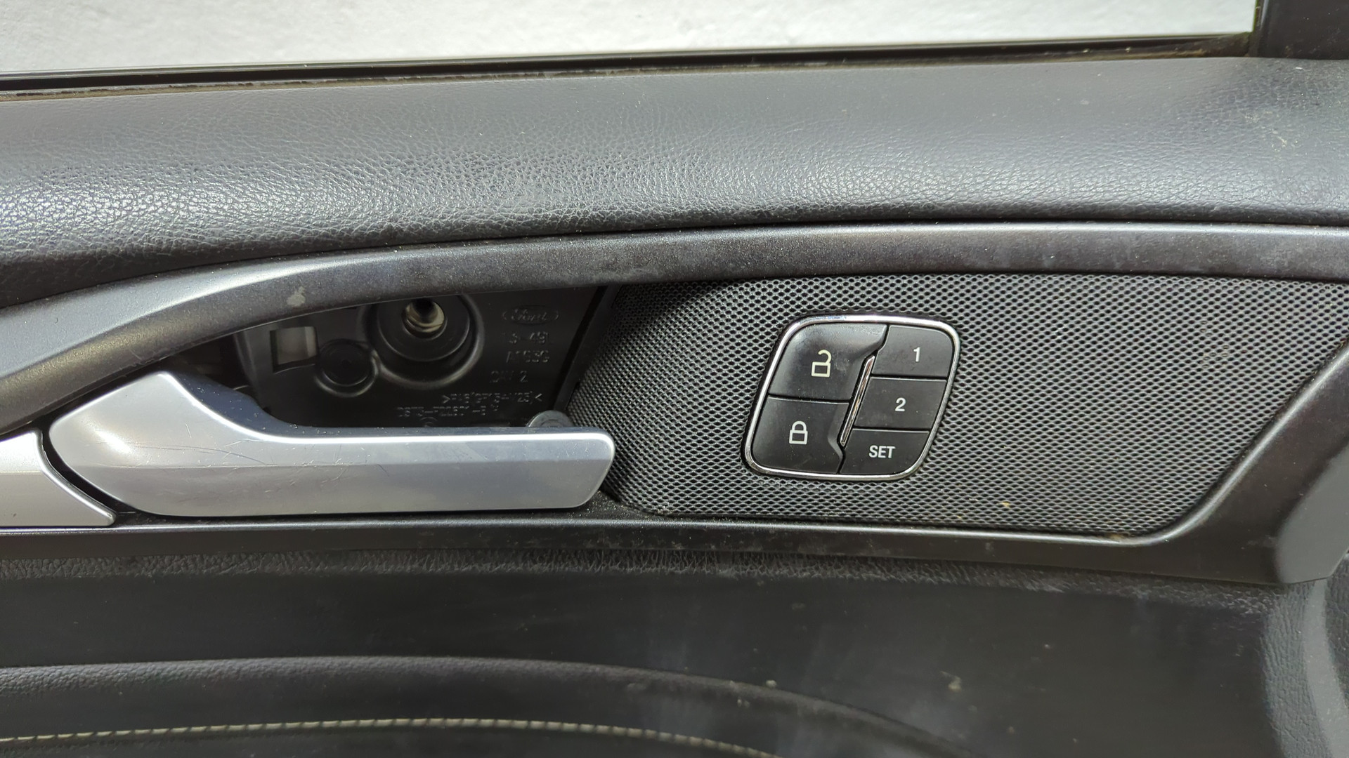 Дверь передняя левая