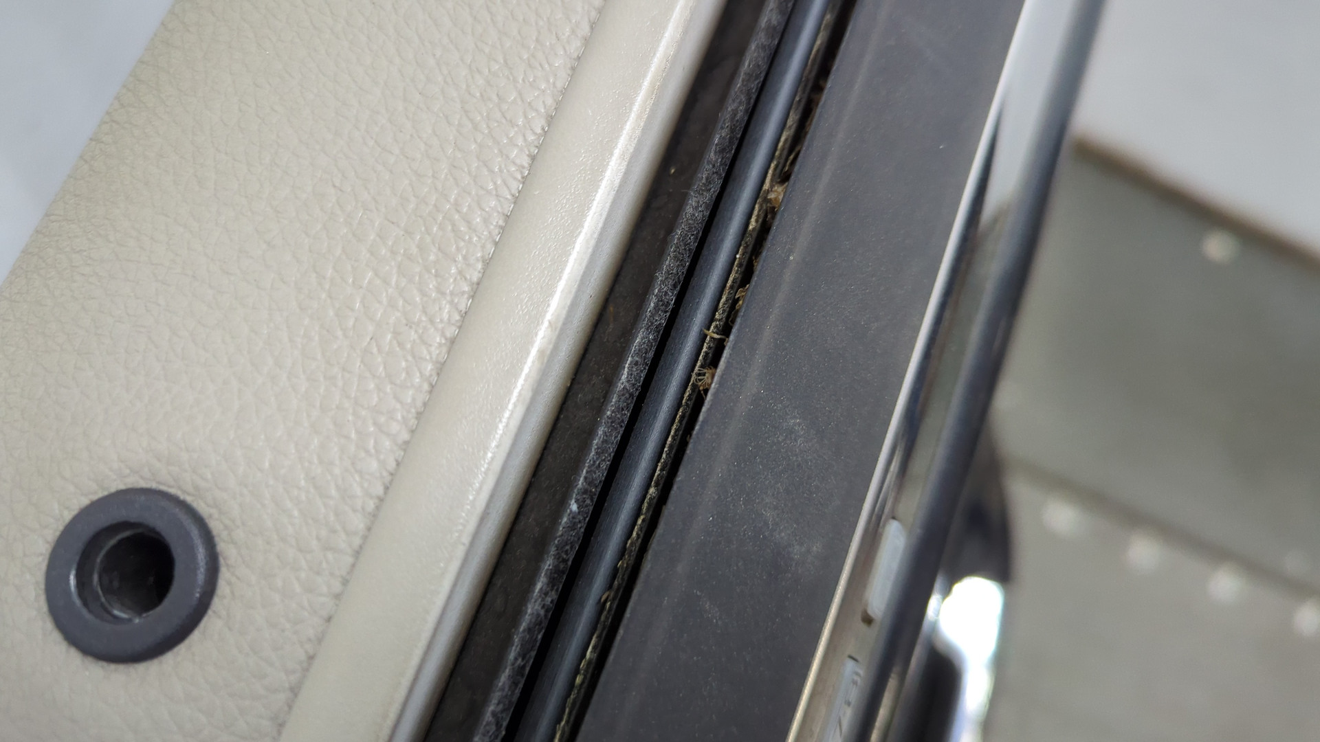 Дверь передняя левая