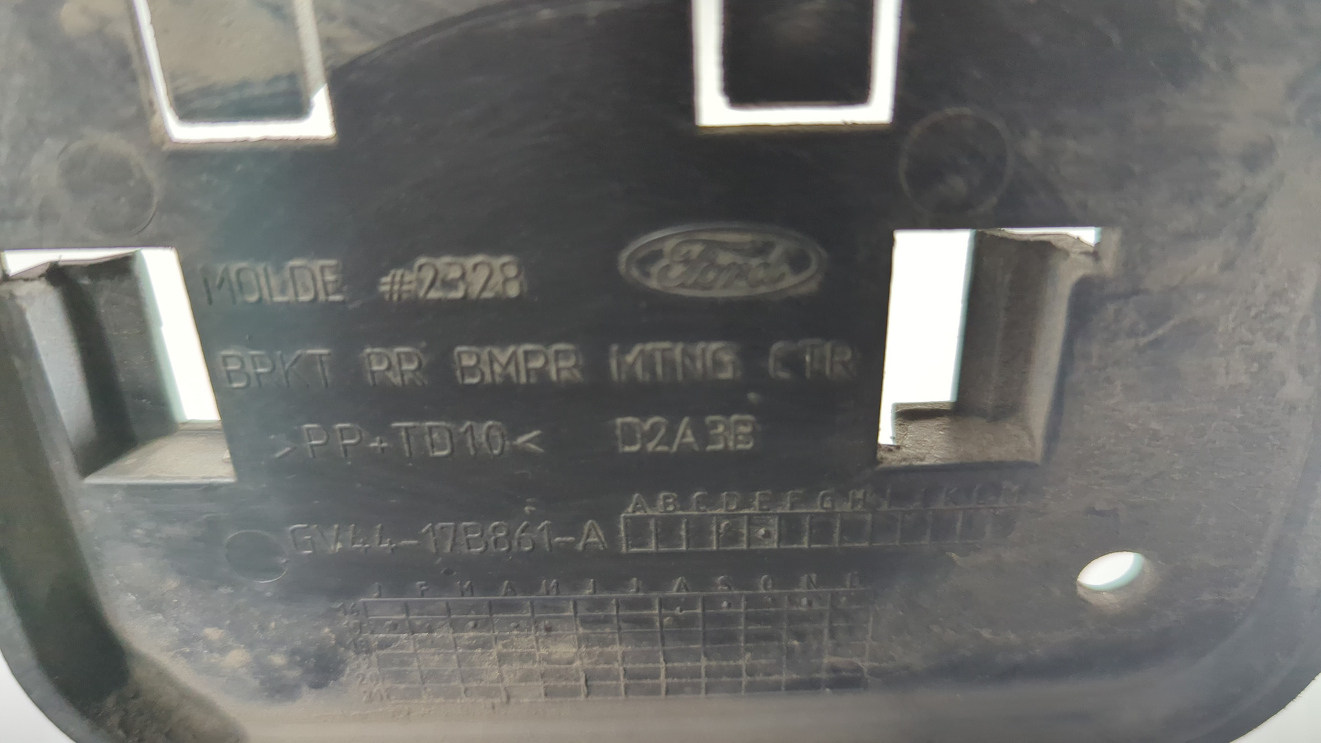 Кронштейн заднего бампера