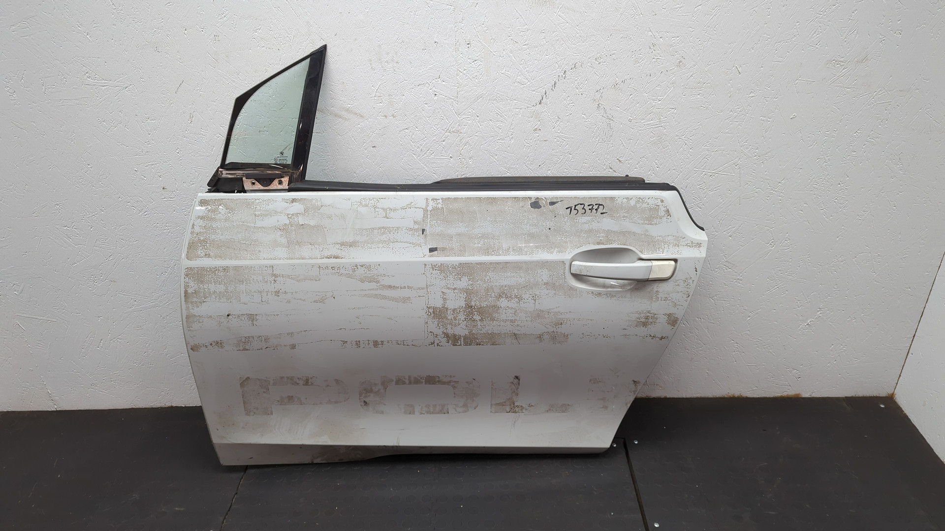 Дверь передняя левая