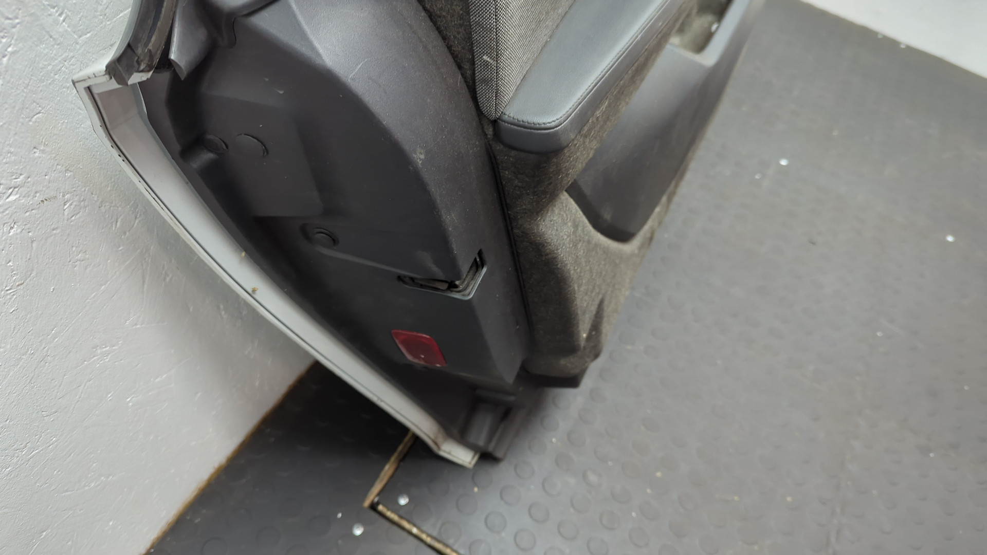 Дверь передняя левая