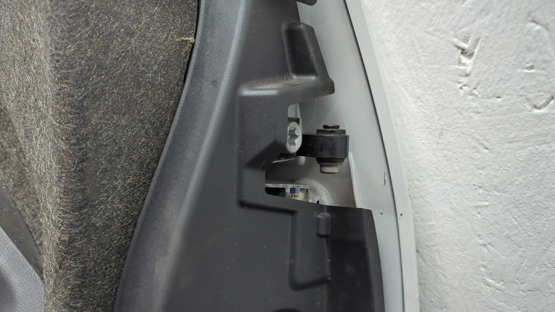 Дверь передняя левая