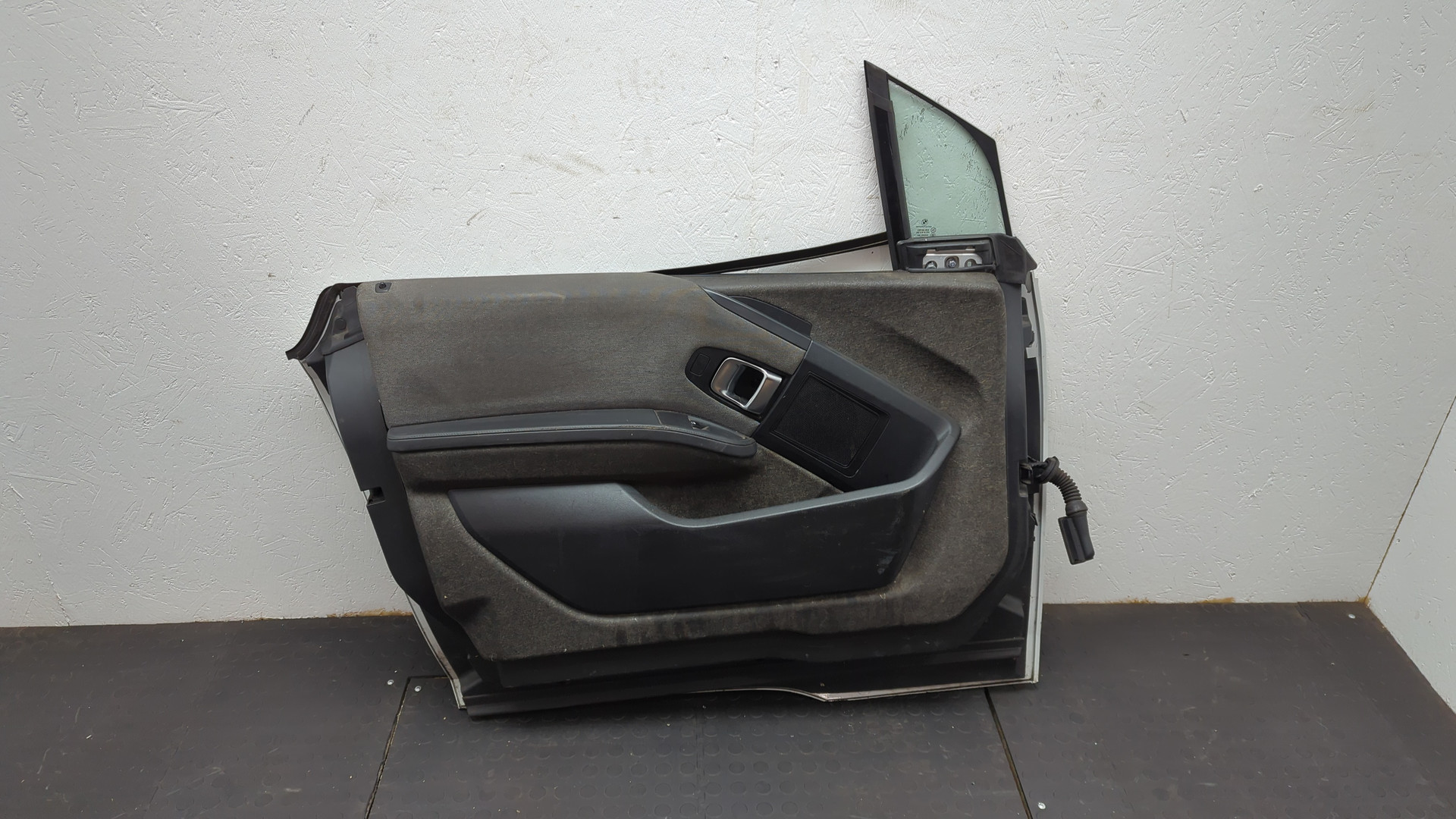 Дверь передняя левая