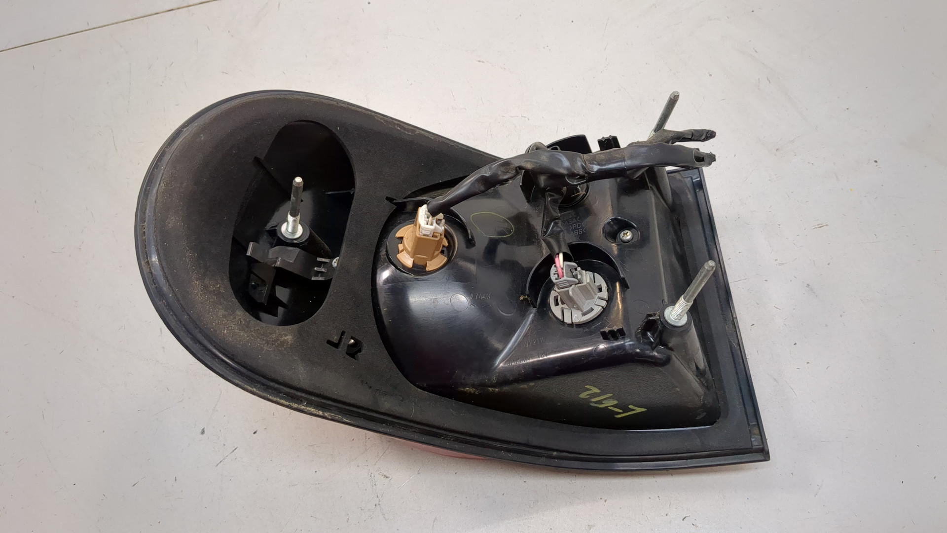 Фонарь задний правый