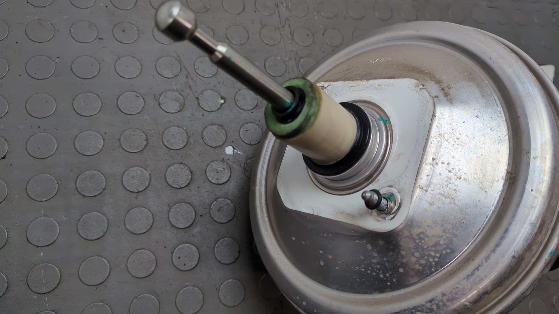 Цилиндр тормозной главный