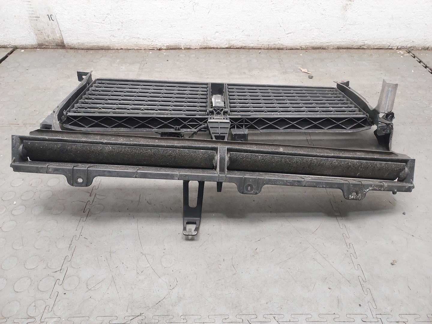 Жалюзи (воздуховод) бампера переднего