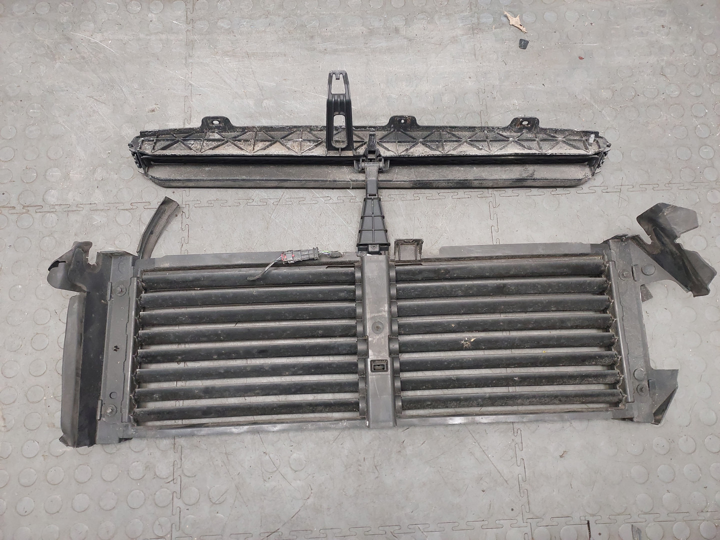 Жалюзи (воздуховод) бампера переднего